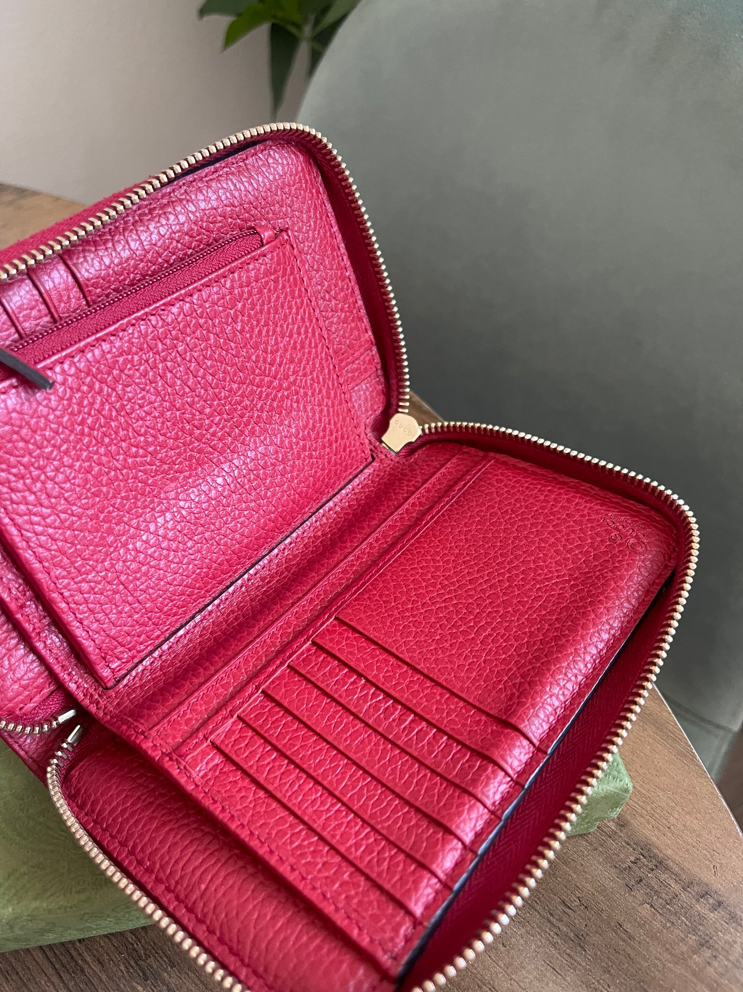 GUCCI ZIPPY WALLET RED