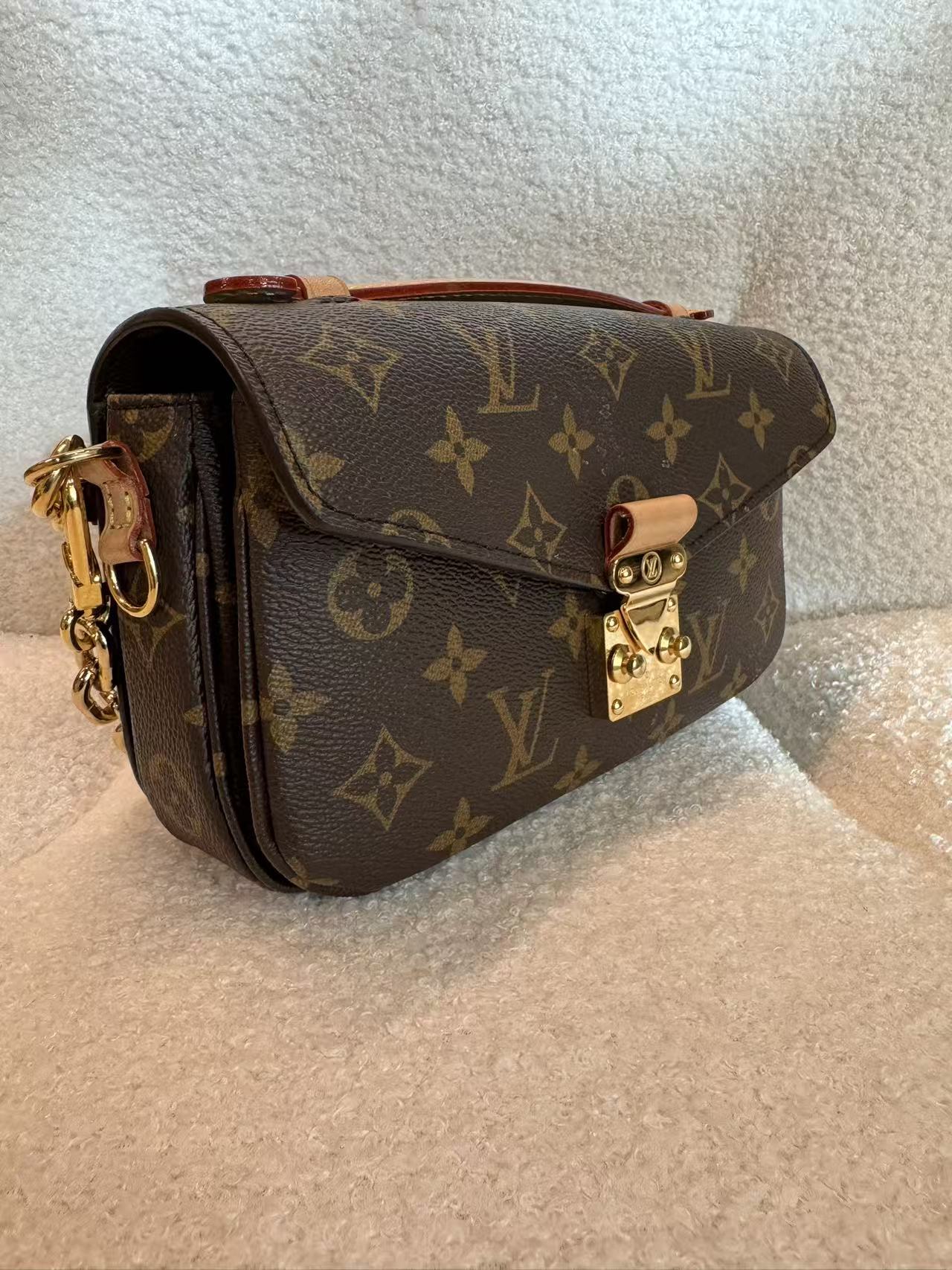 LOUIS VUITTON POCHETTE MÉTIS EAST WEST