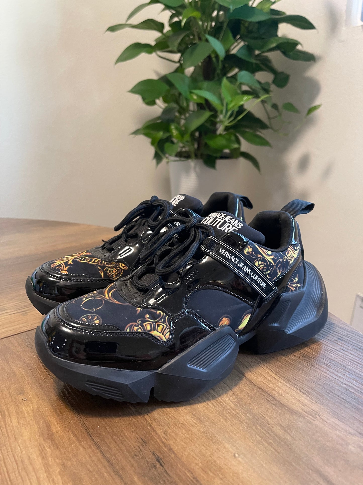 VERSACE WOMENS SNEAKERS SIZE 6
