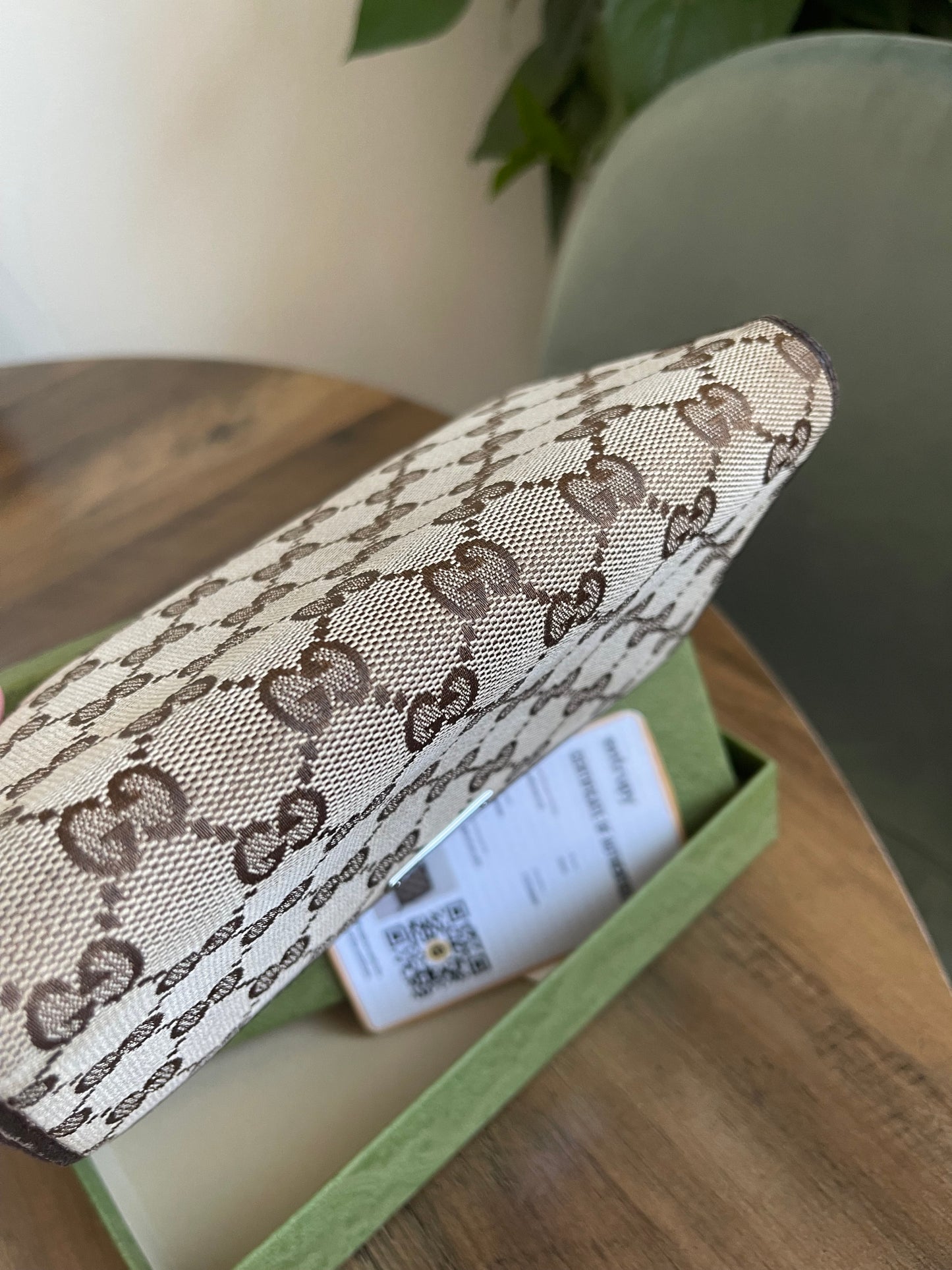 BROWN GUCCI ZIPPY WALLET