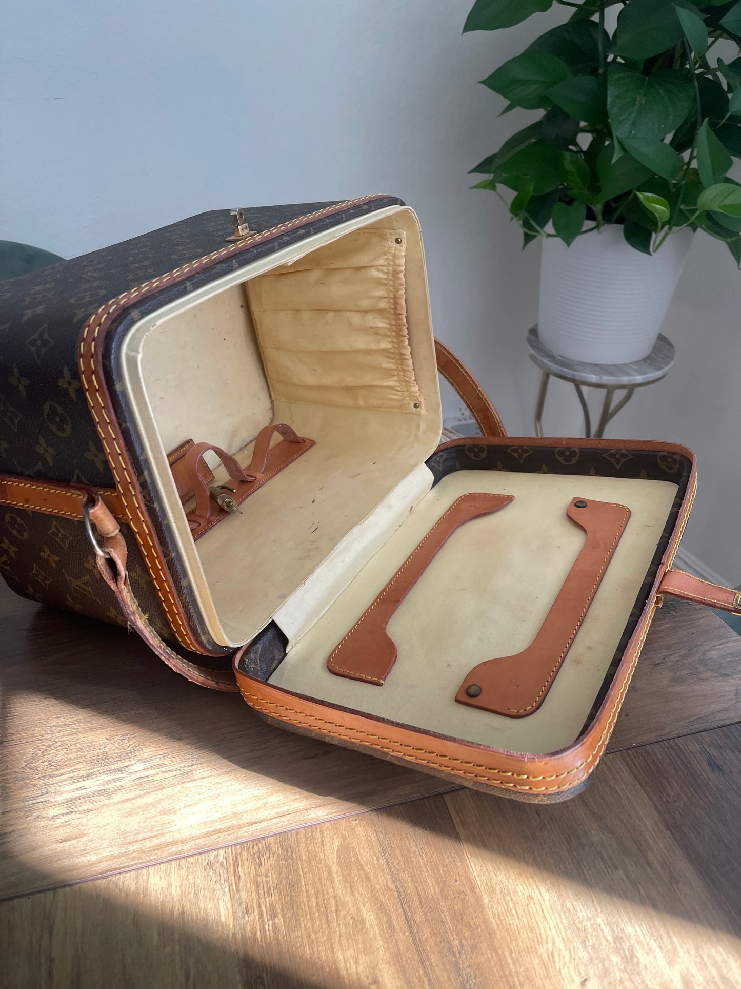 LOUIS VUITTON VANITY