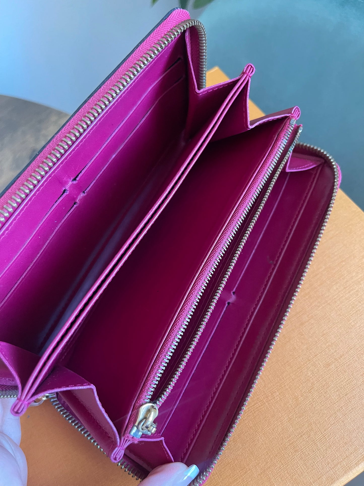 RED LOUIS VUITTON VERNIS ZIPPY WALLET