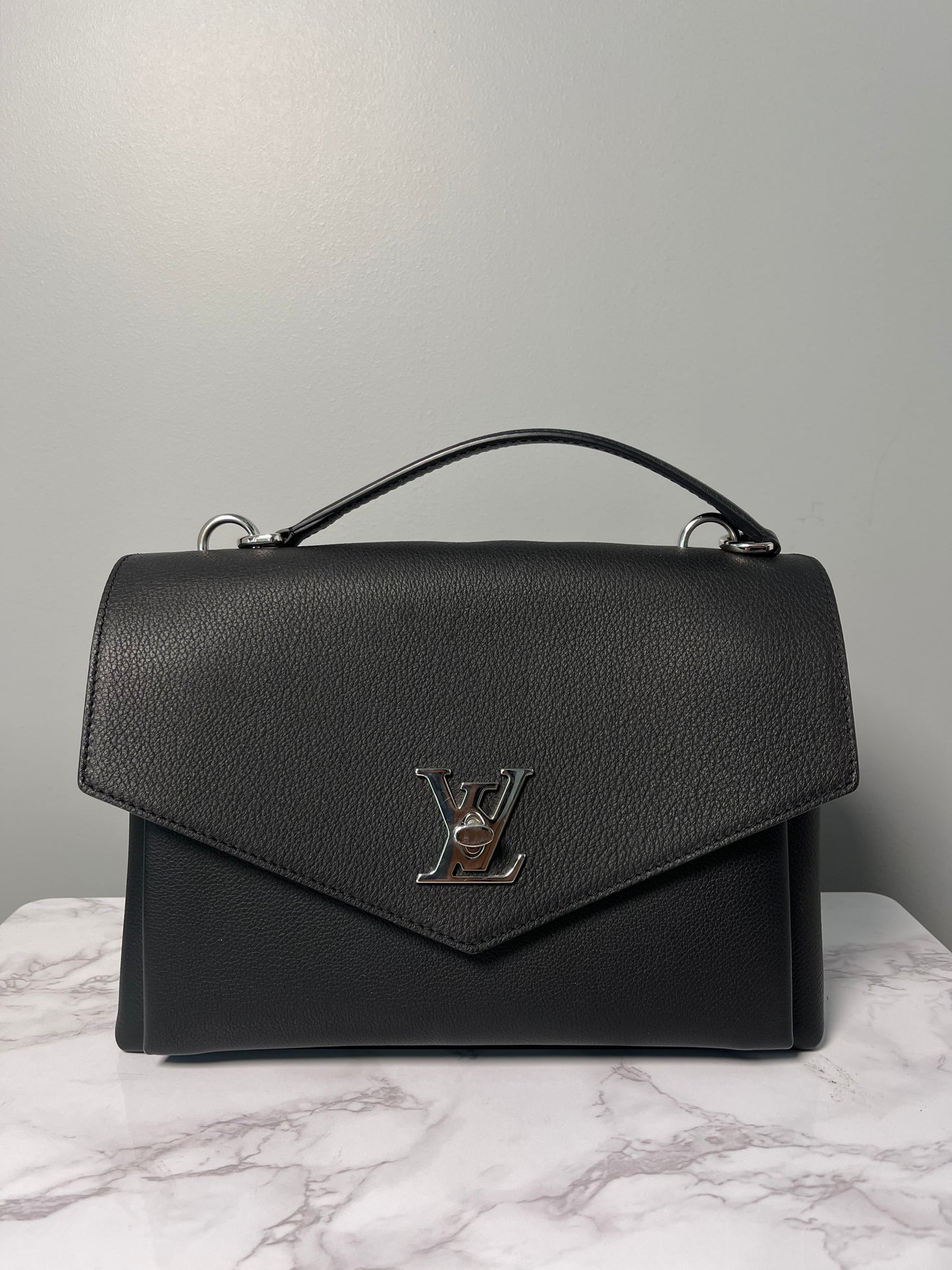LOUIS VUITTON LOCKME BAG BLACK