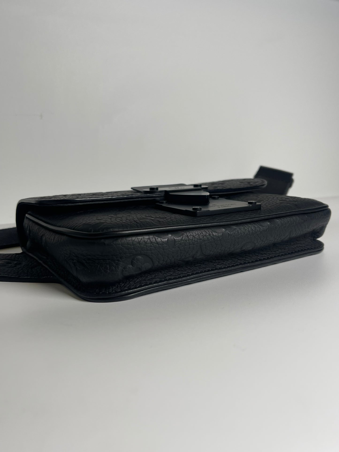 LOUIS VUITTON MEN’S BLACK EMPREINTE CROSSBODY BAG