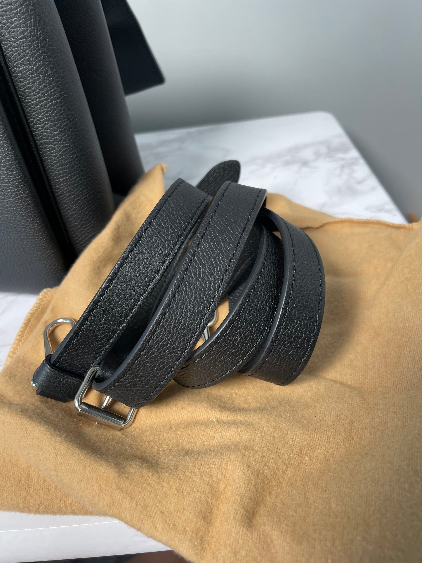 LOUIS VUITTON LOCKME BAG BLACK