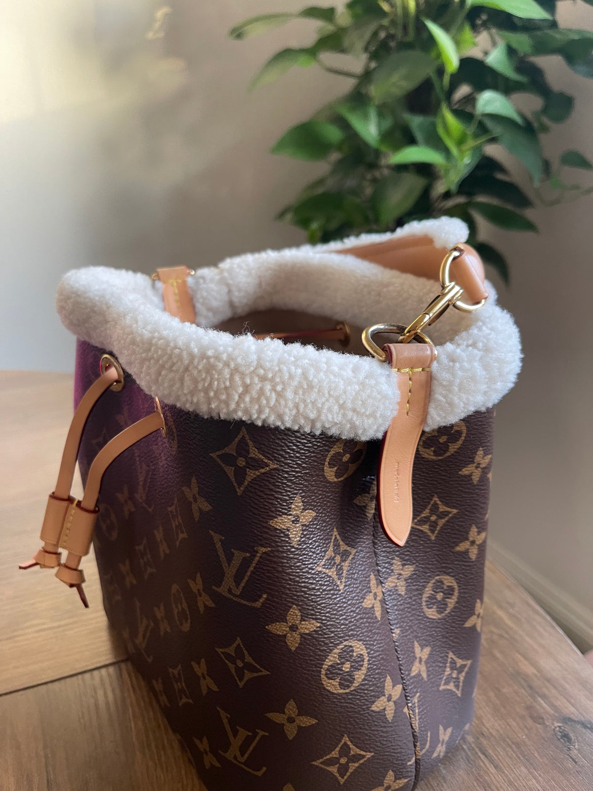 LOUIS VUITTON NEO NOE WITH GIFT