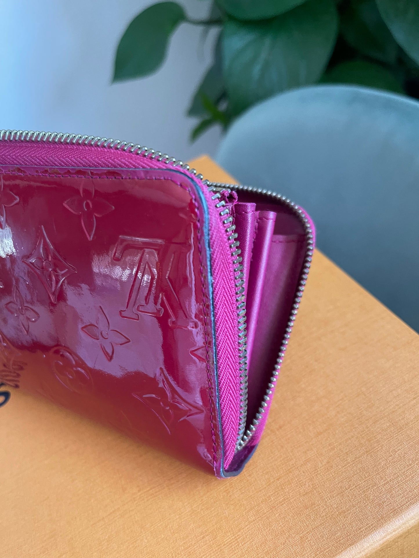 RED LOUIS VUITTON VERNIS ZIPPY WALLET