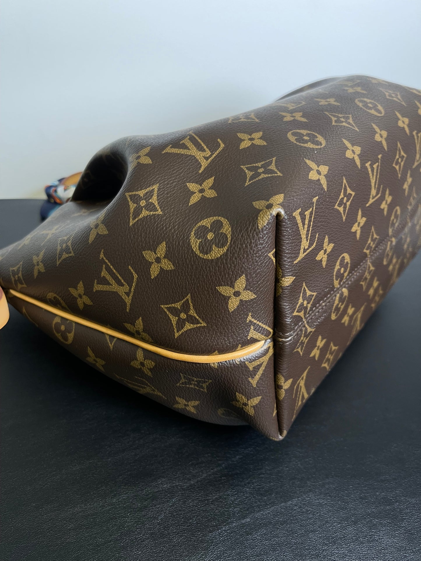 LOUIS VUITTON MM TURNNE