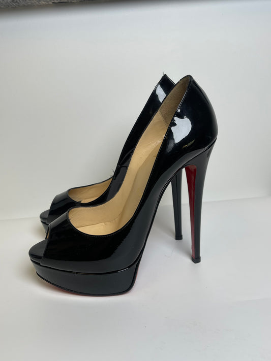 CHRISTIAN LOUBOUTIN SIZE 7.5 PATENT PUMPS