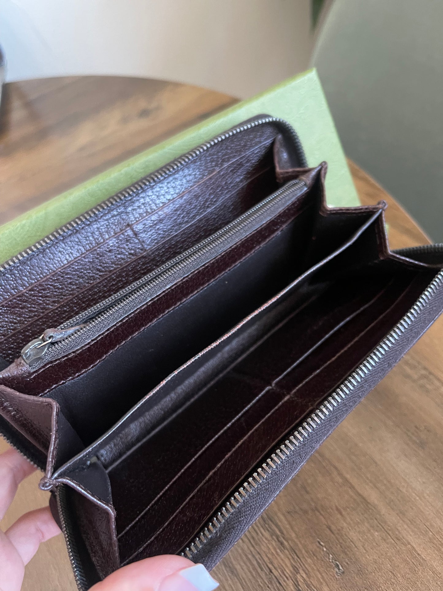 BROWN GUCCI ZIPPY WALLET