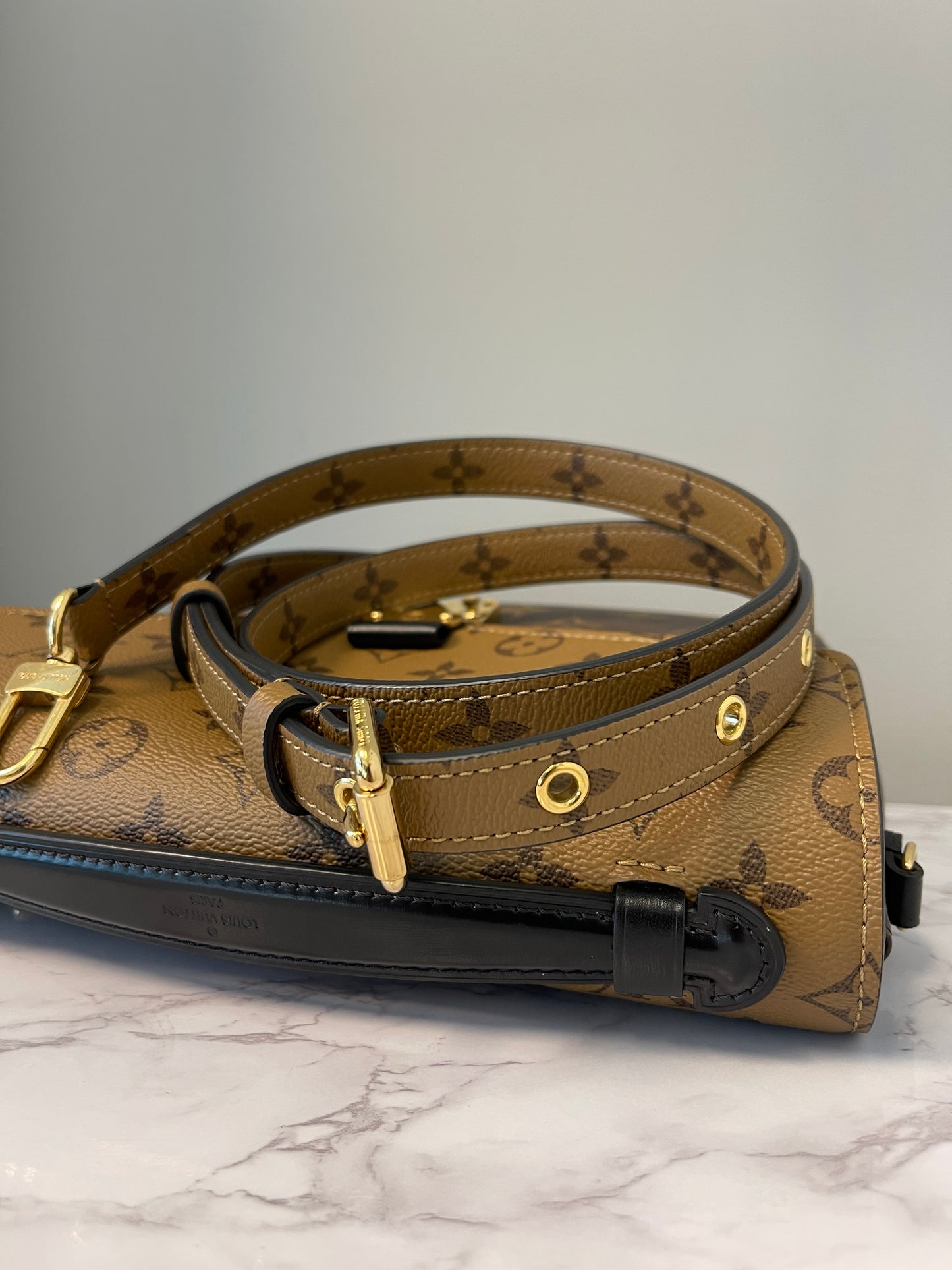 LOUIS VUITTON REVERSE MONOGRAM POCHETTE MÉTIS (LIKE-NEW!)