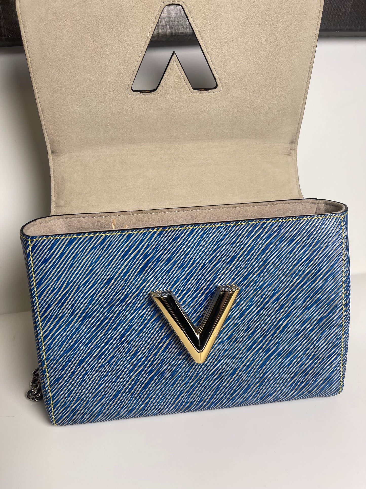 LOUIS VUITTON TWIST EPI BLUE CROSSBODY