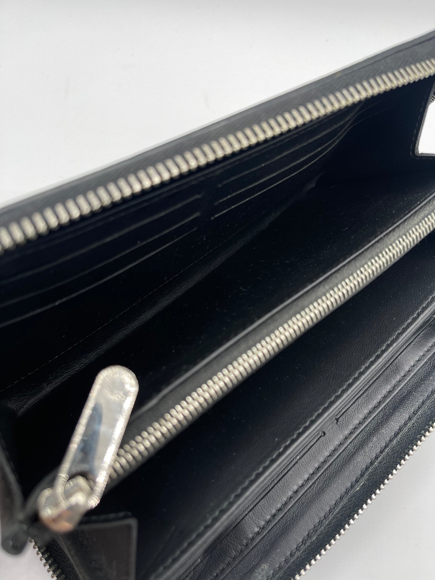 LOUIS VUITTON BLACK MAHINA ZIPPY WALLET
