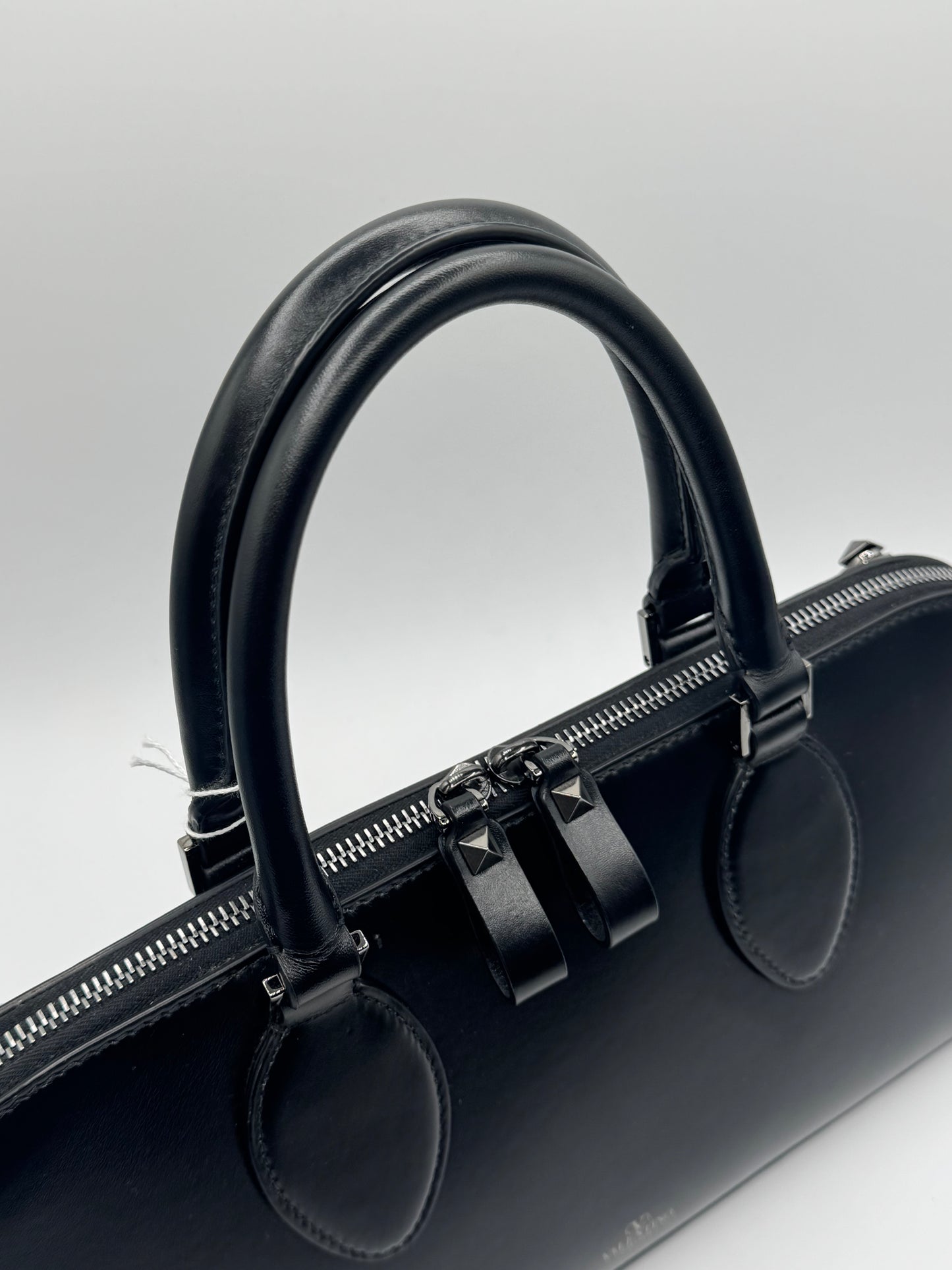 BLACK STUDDED VALENTINO BAG WITH STRAP