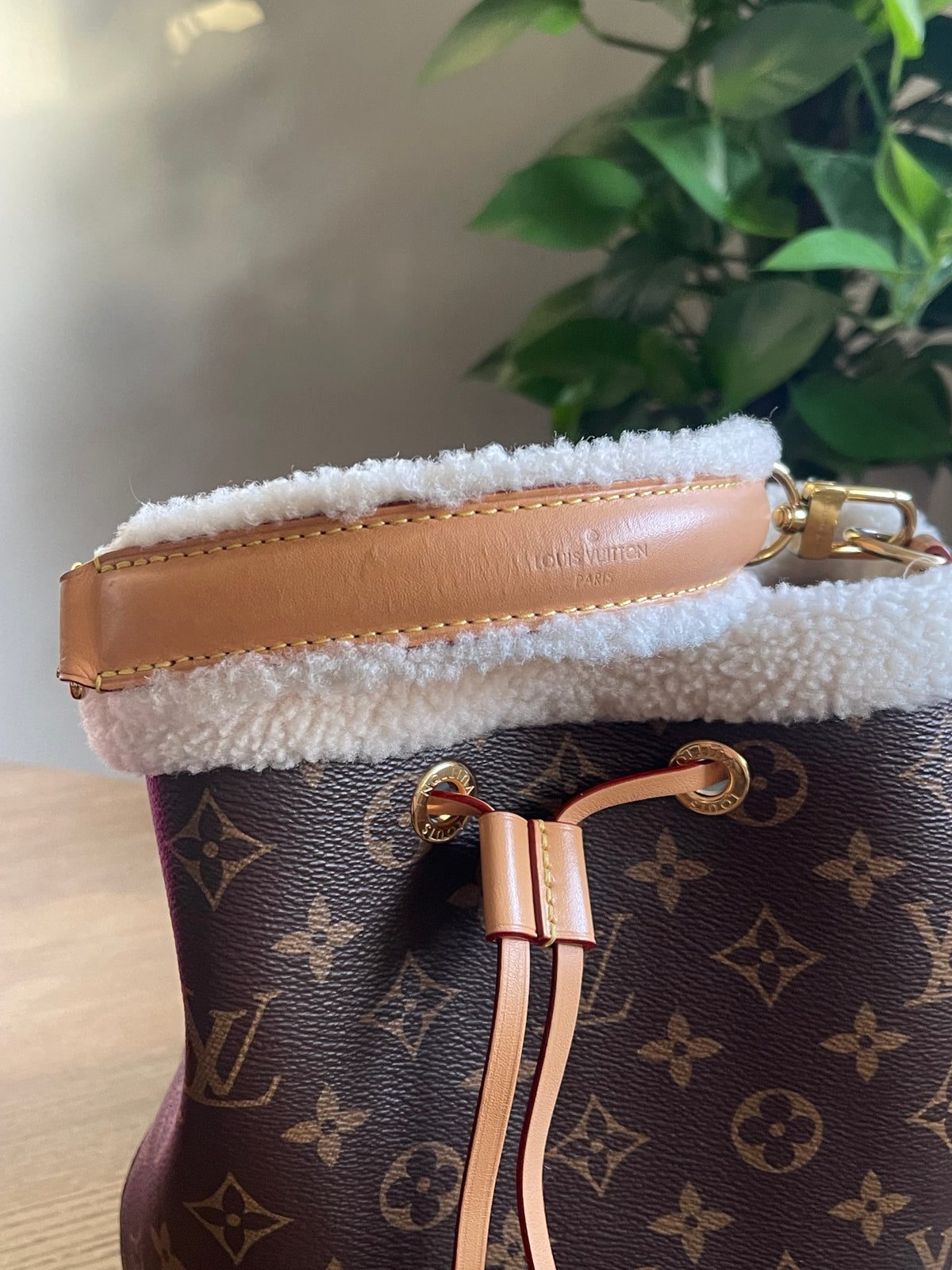 LOUIS VUITTON NEO NOE WITH GIFT