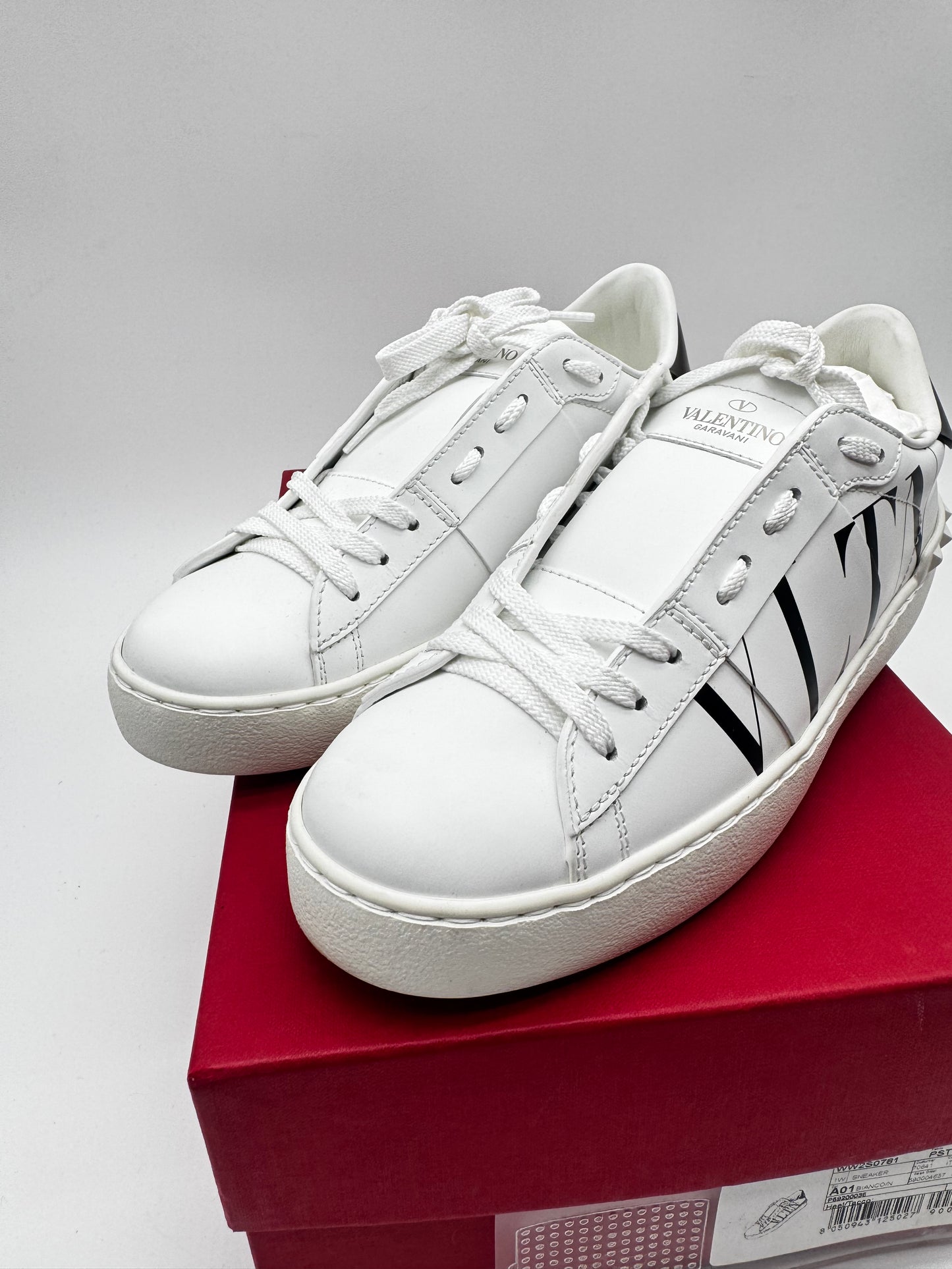 VALENTINO WOMENS SNEAKERS SIZE 7