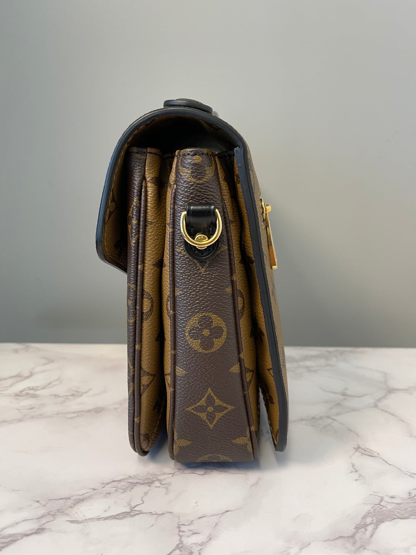 LOUIS VUITTON REVERSE MONOGRAM POCHETTE MÉTIS (LIKE-NEW!)