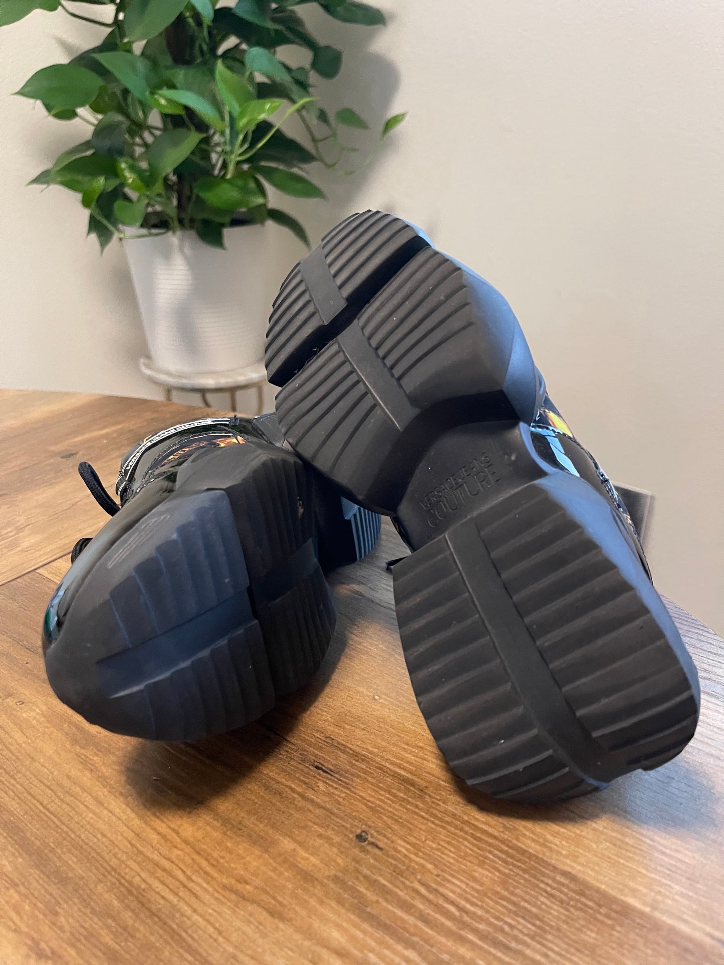 VERSACE WOMENS SNEAKERS SIZE 6