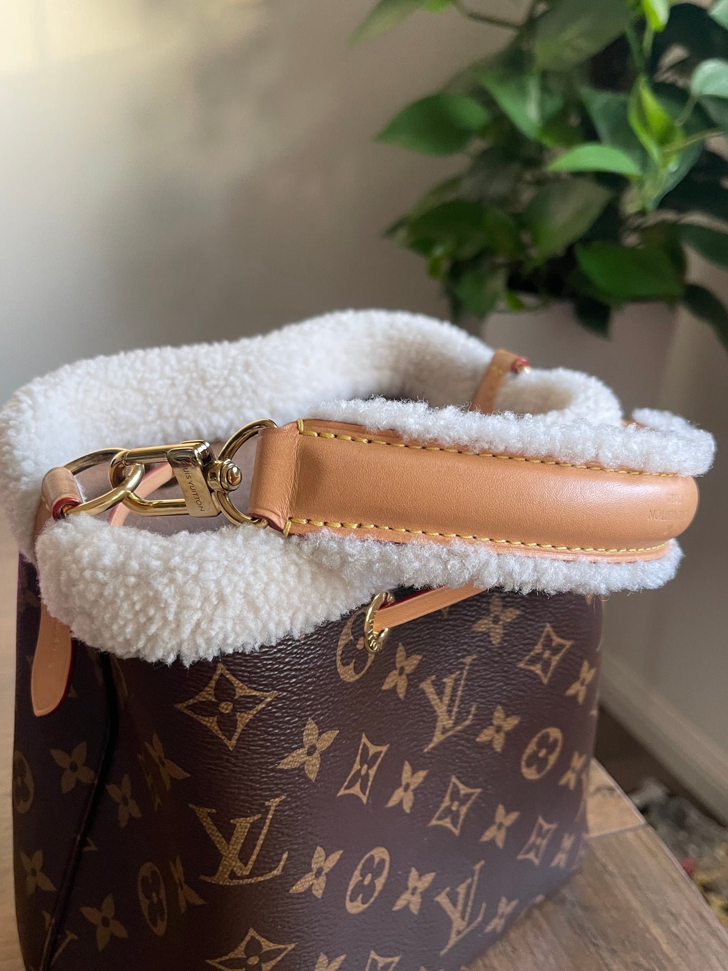 LOUIS VUITTON NEO NOE WITH GIFT
