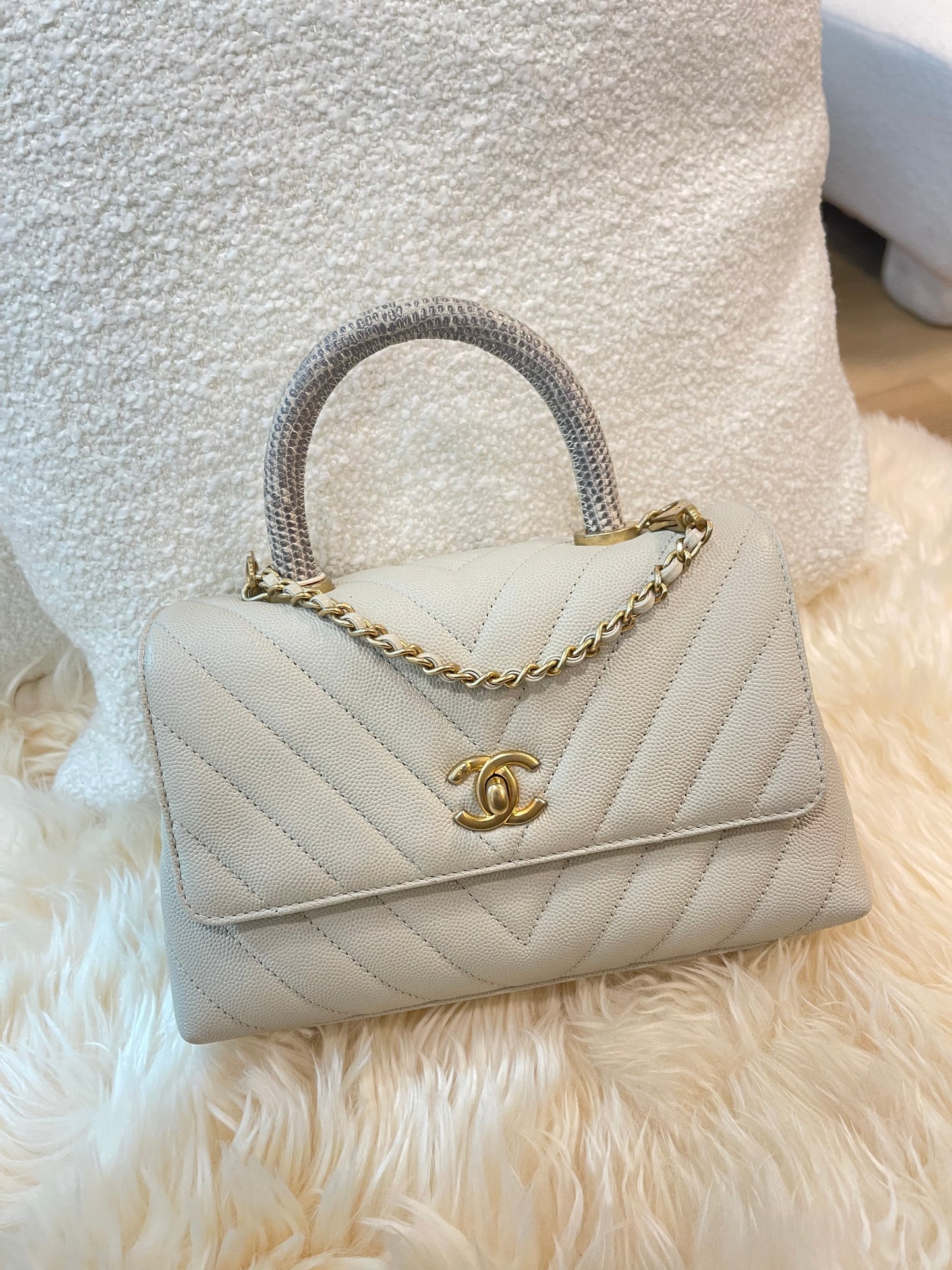 SMALL GREY COCO CHANEL LIZARD TOP HANDLE CHEVRON BAG