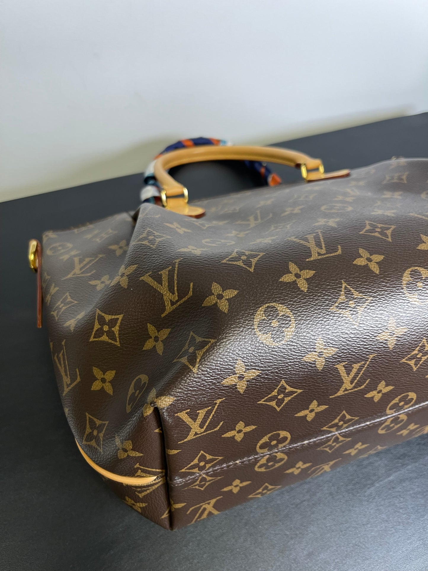 LOUIS VUITTON MM TURNNE