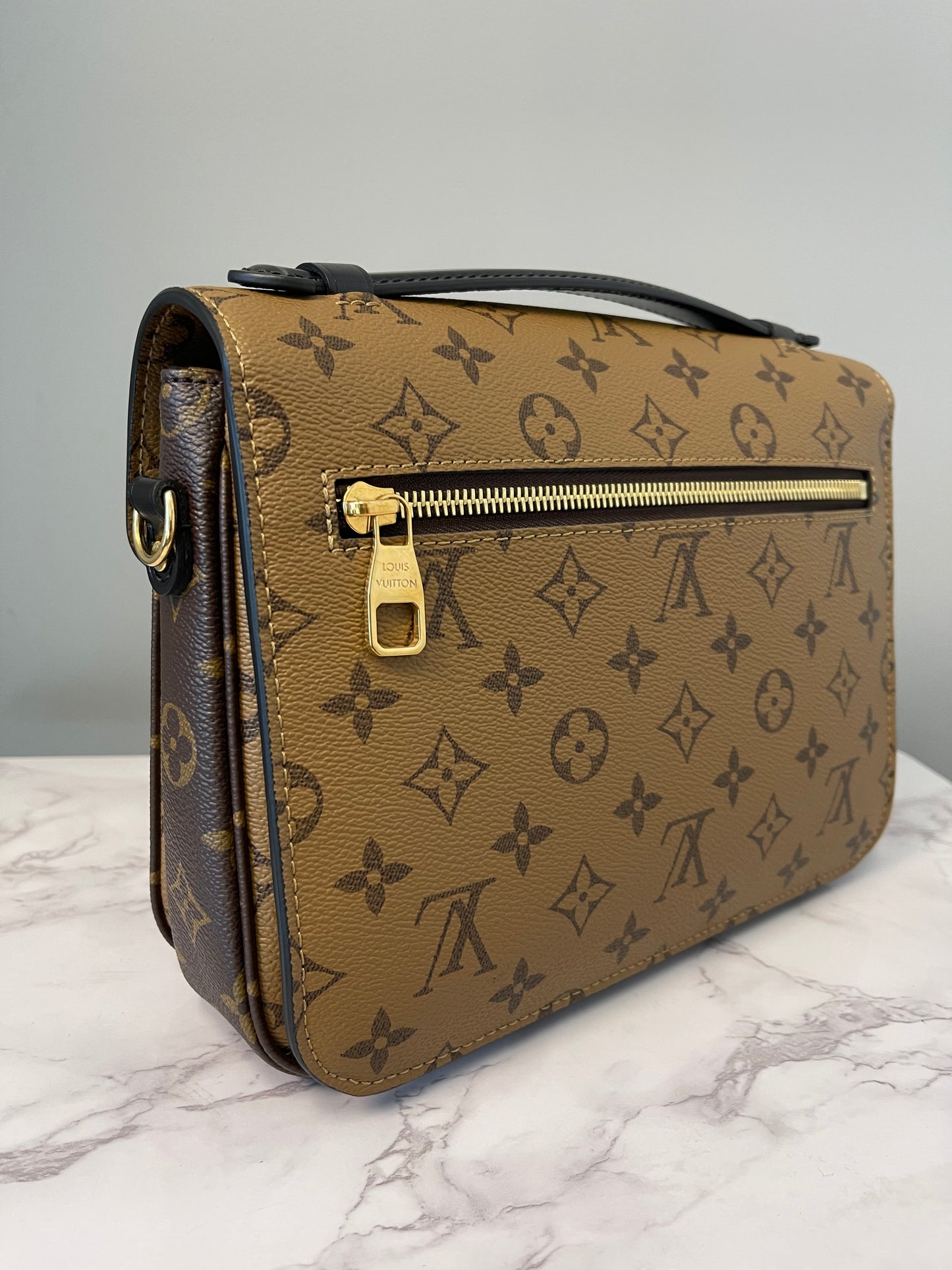 LOUIS VUITTON REVERSE MONOGRAM POCHETTE MÉTIS (LIKE-NEW!)