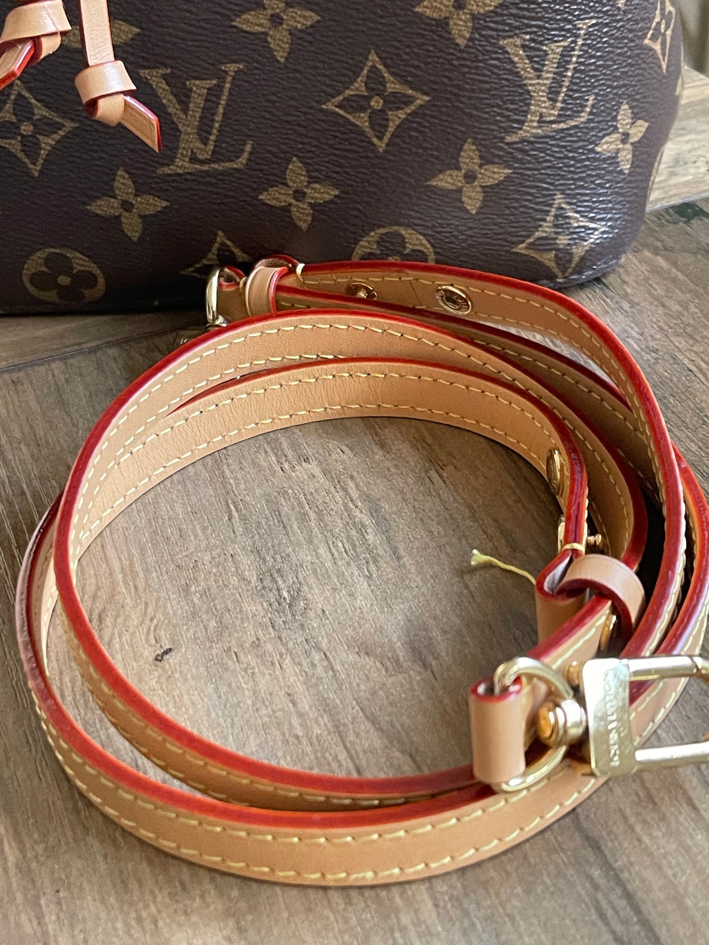 LOUIS VUITTON NEO NOE WITH GIFT