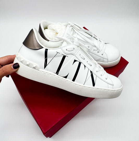 VALENTINO WOMENS SNEAKERS SIZE 7