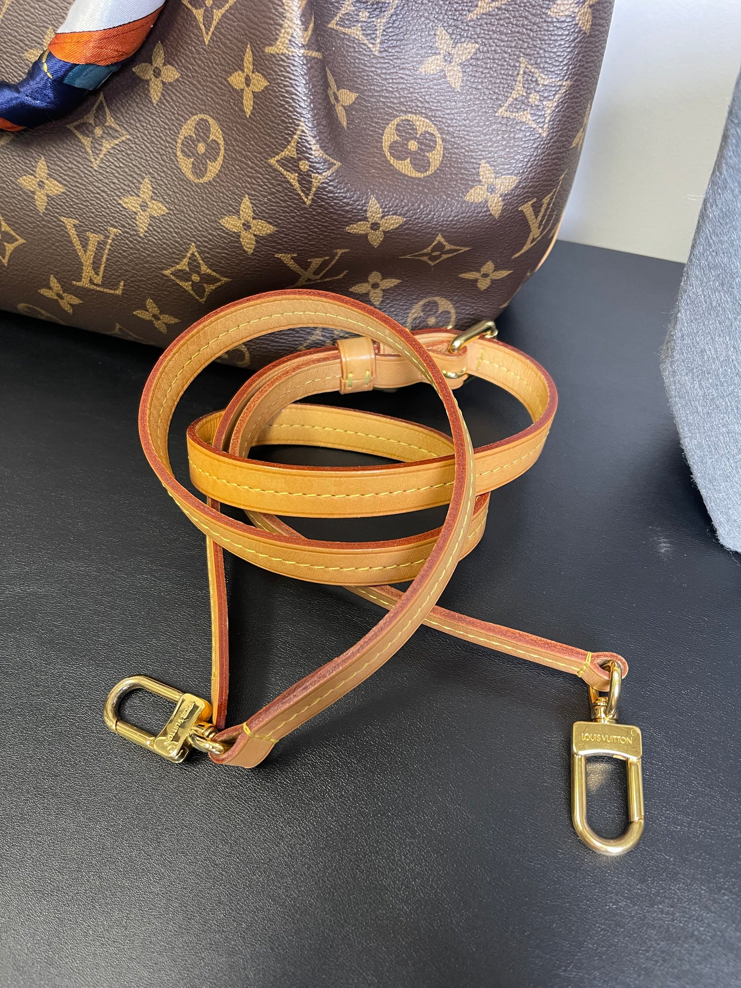 LOUIS VUITTON MM TURNNE