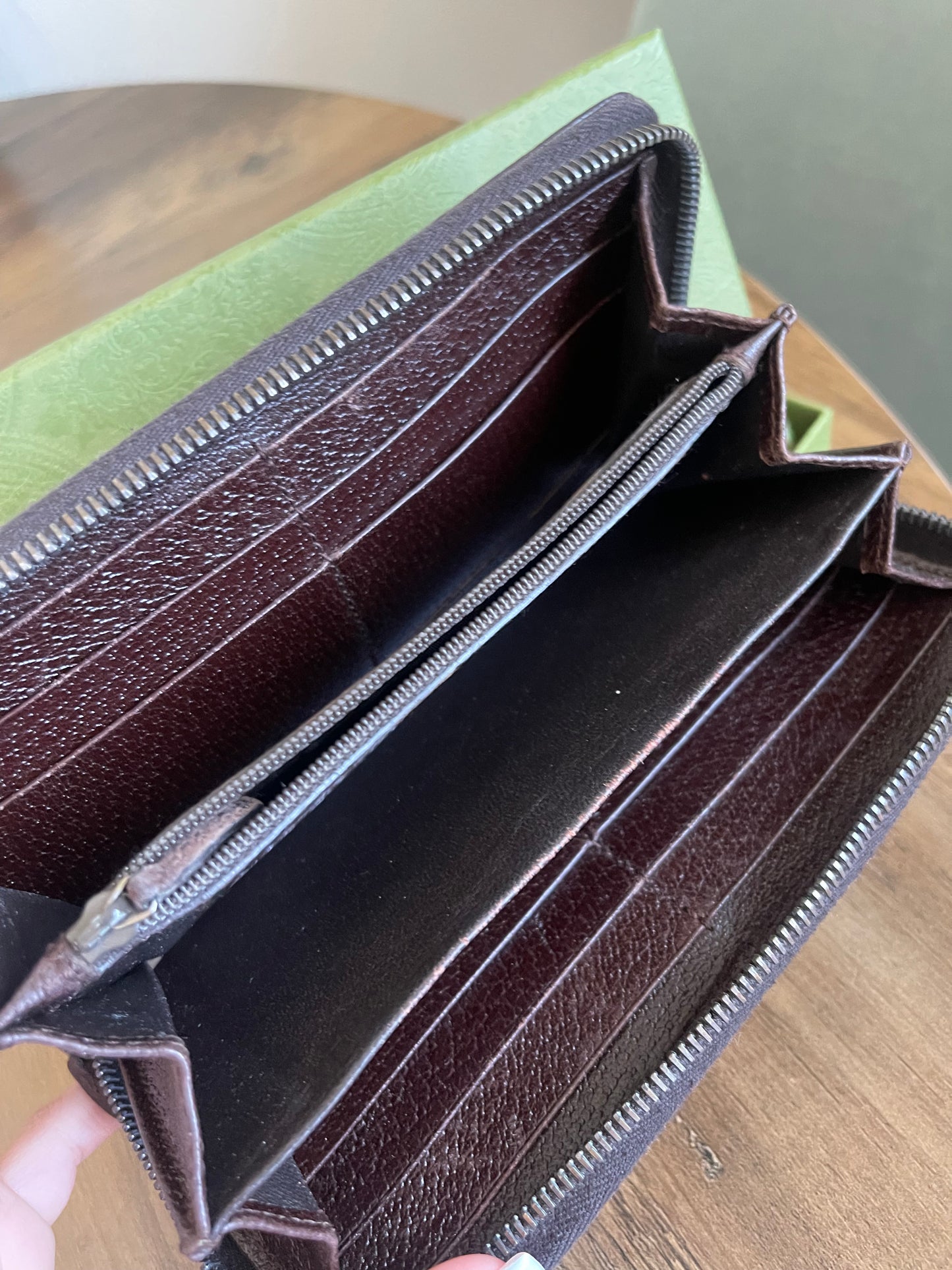 BROWN GUCCI ZIPPY WALLET