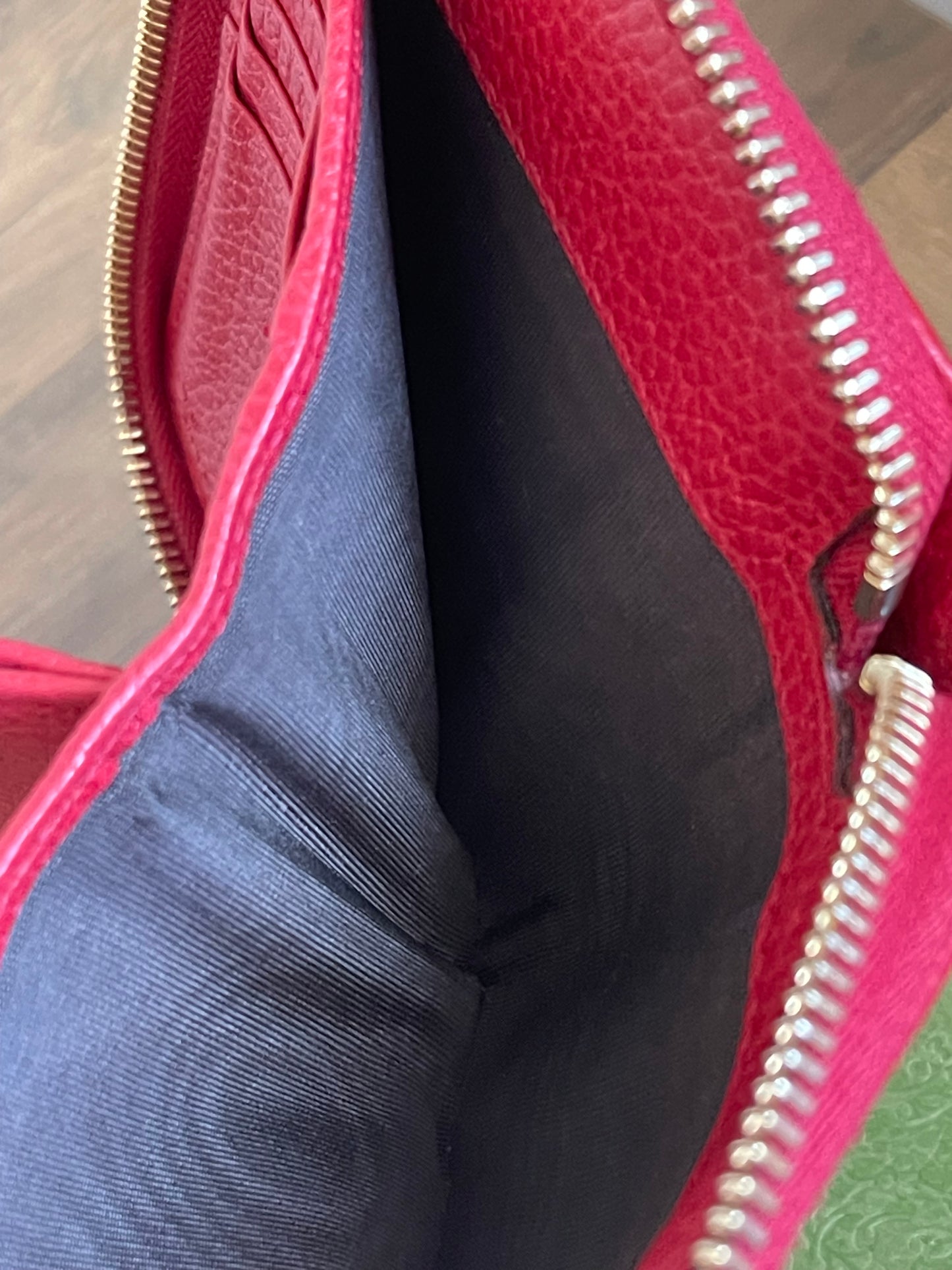 GUCCI ZIPPY WALLET RED
