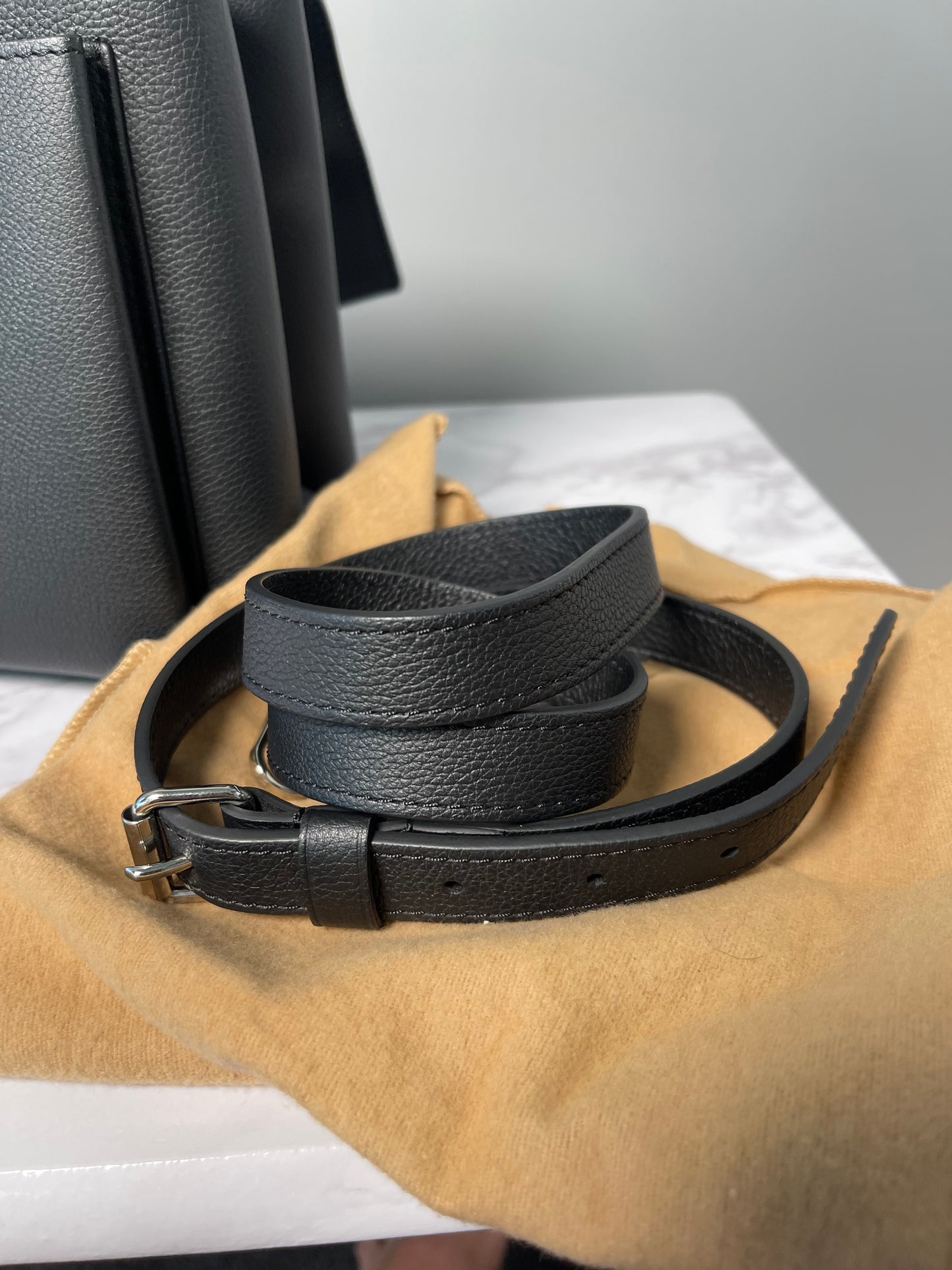 LOUIS VUITTON LOCKME BAG BLACK