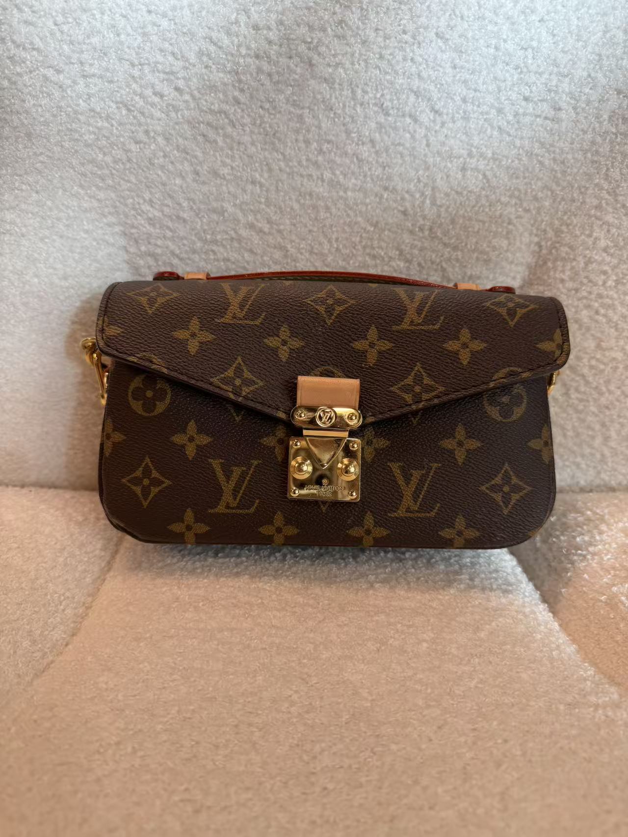 LOUIS VUITTON POCHETTE MÉTIS EAST WEST
