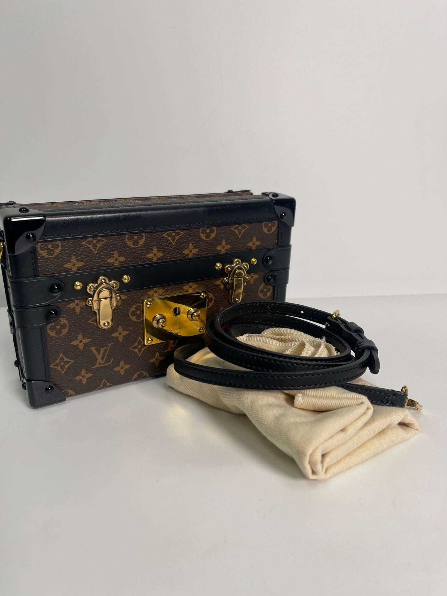LOUIS VUITTON PETITE MALLE TRUNK CHIPPED FULL SET