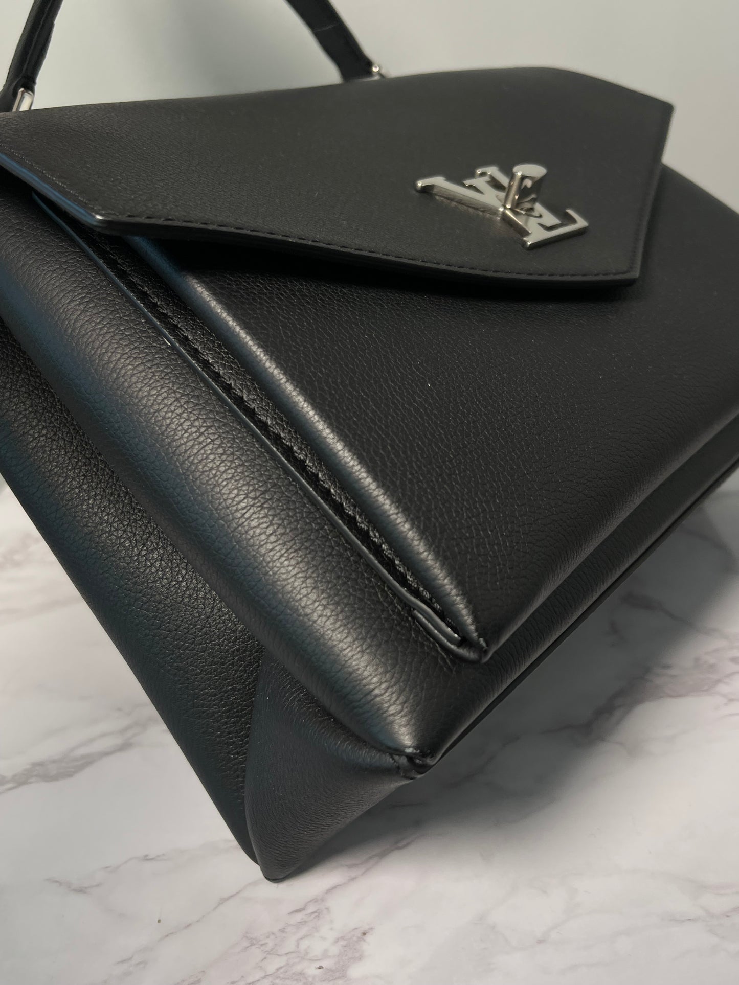 LOUIS VUITTON LOCKME BAG BLACK