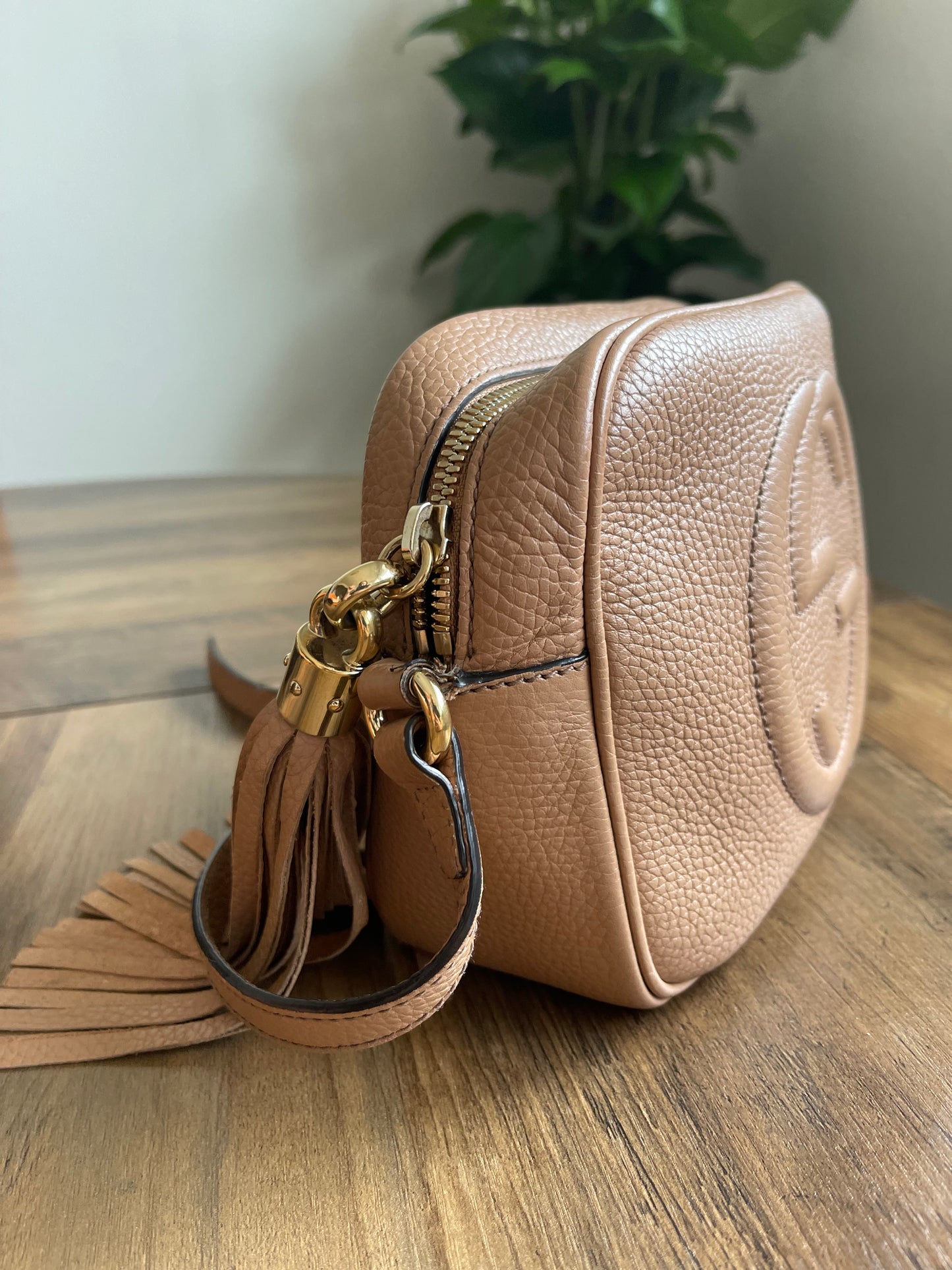BEIGE GUCCI SOHO CROSSBODY