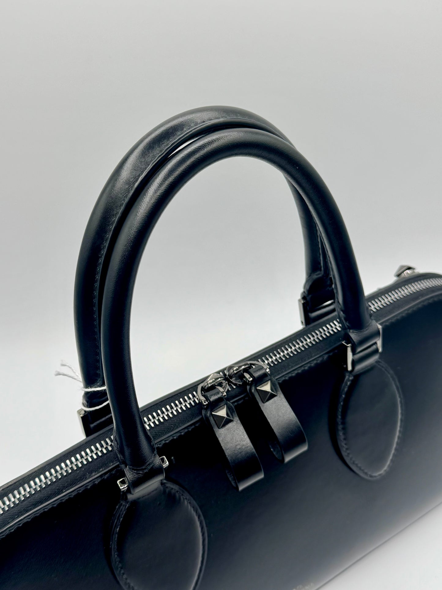 BLACK STUDDED VALENTINO BAG WITH STRAP