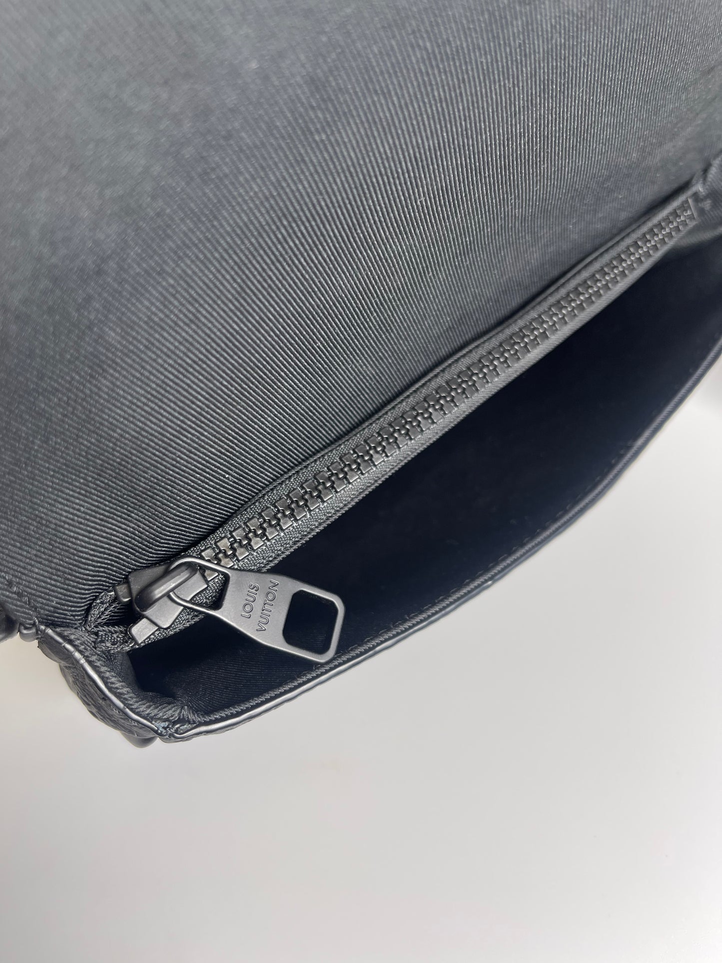 LOUIS VUITTON MEN’S BLACK EMPREINTE CROSSBODY BAG