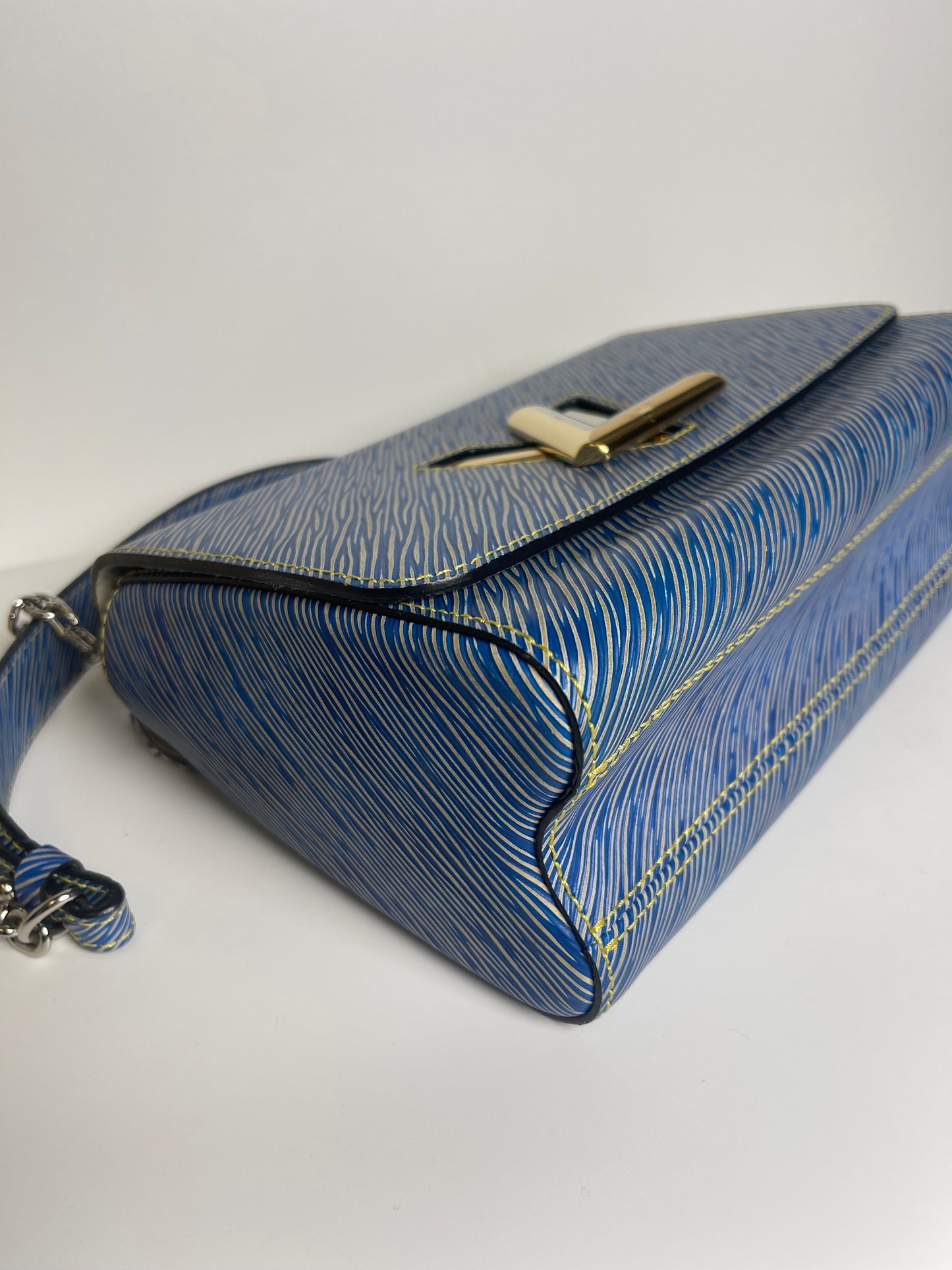 LOUIS VUITTON TWIST EPI BLUE CROSSBODY