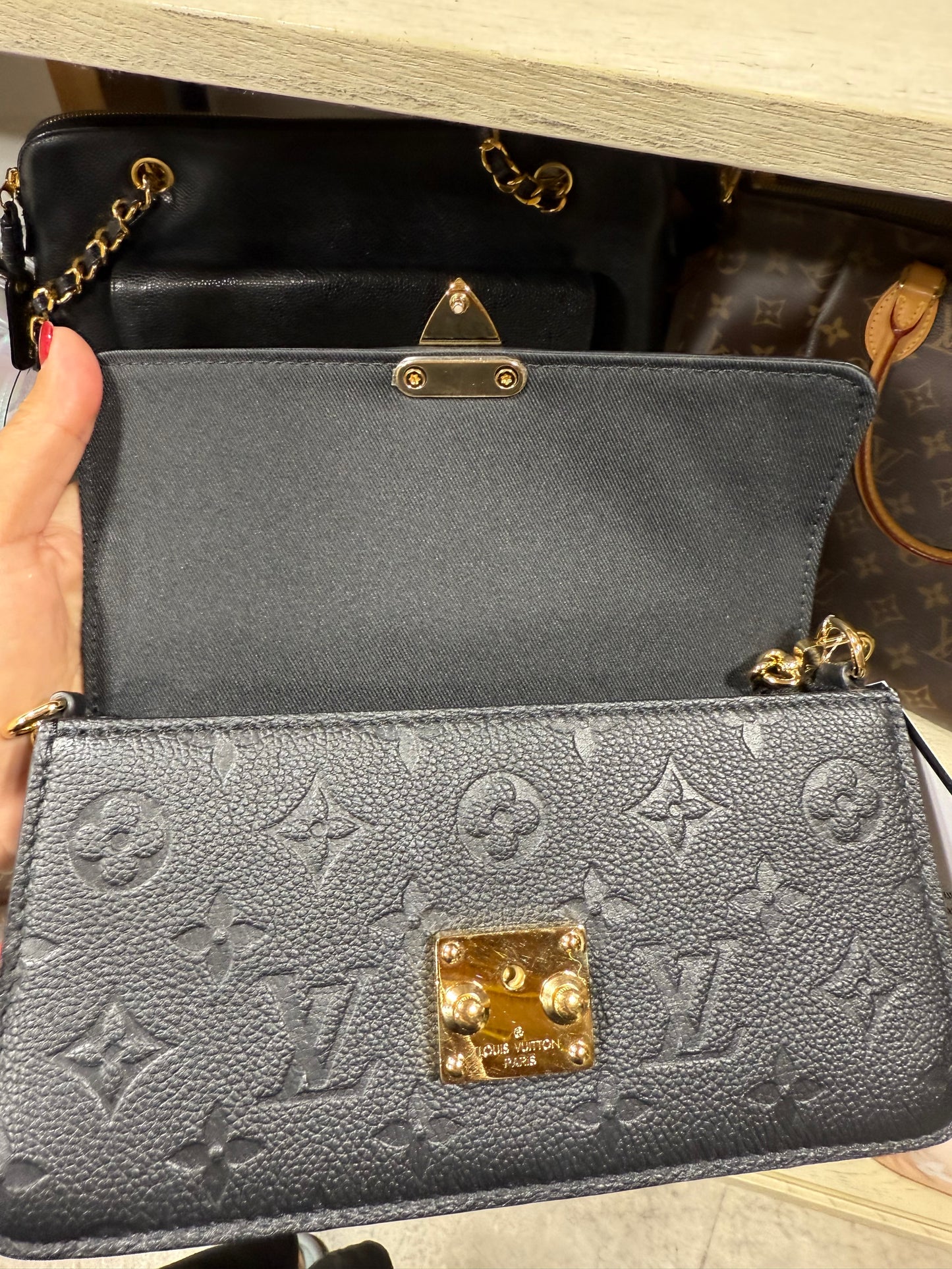 LOUIS VUITTON POCHETTE EAST WEST