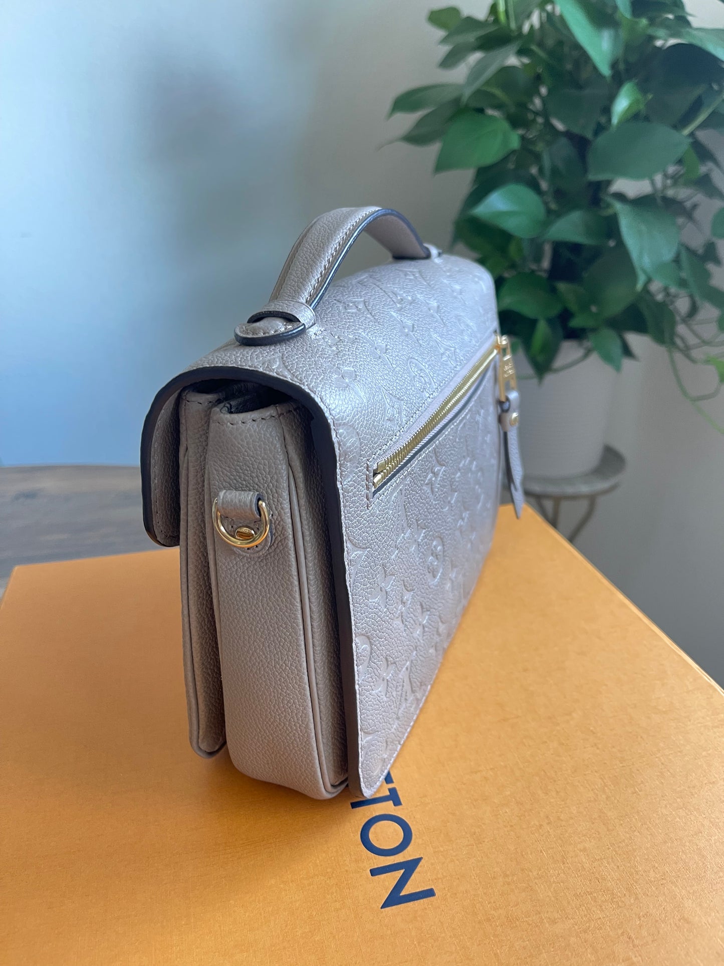 LOUIS VUITTON POCHETTE MÉTIS