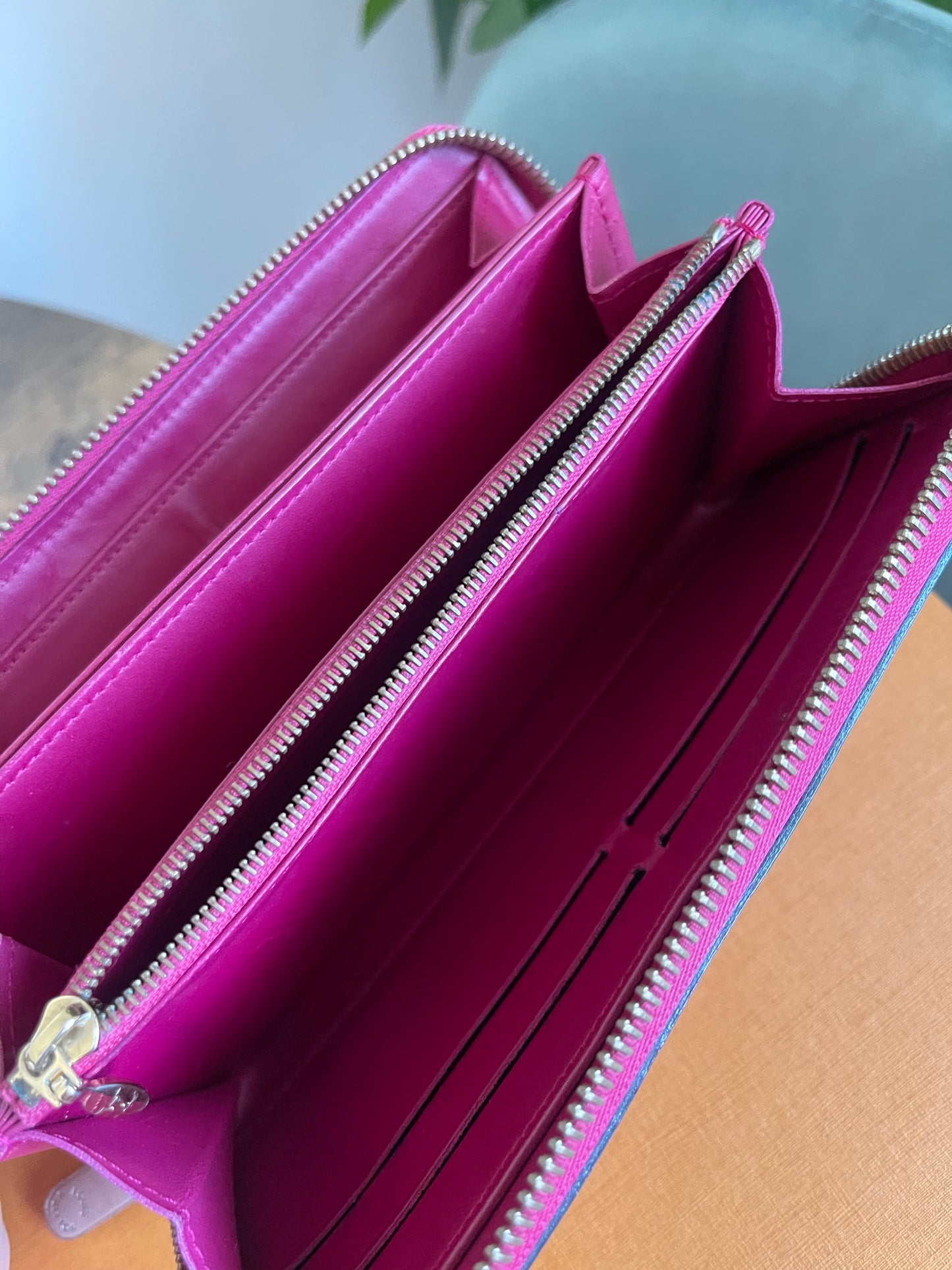RED LOUIS VUITTON VERNIS ZIPPY WALLET