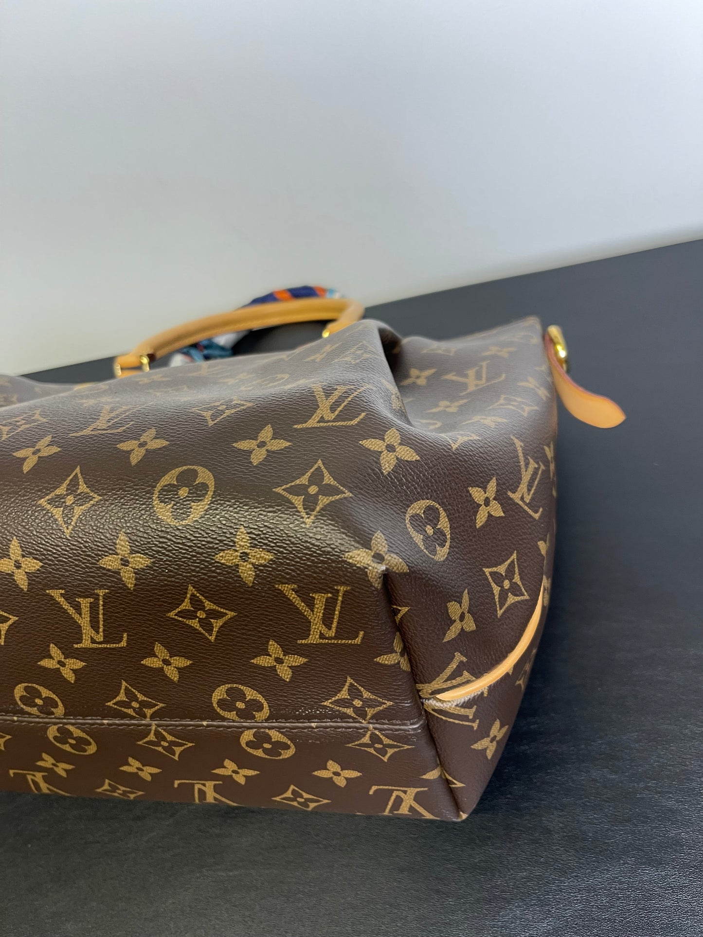LOUIS VUITTON MM TURNNE