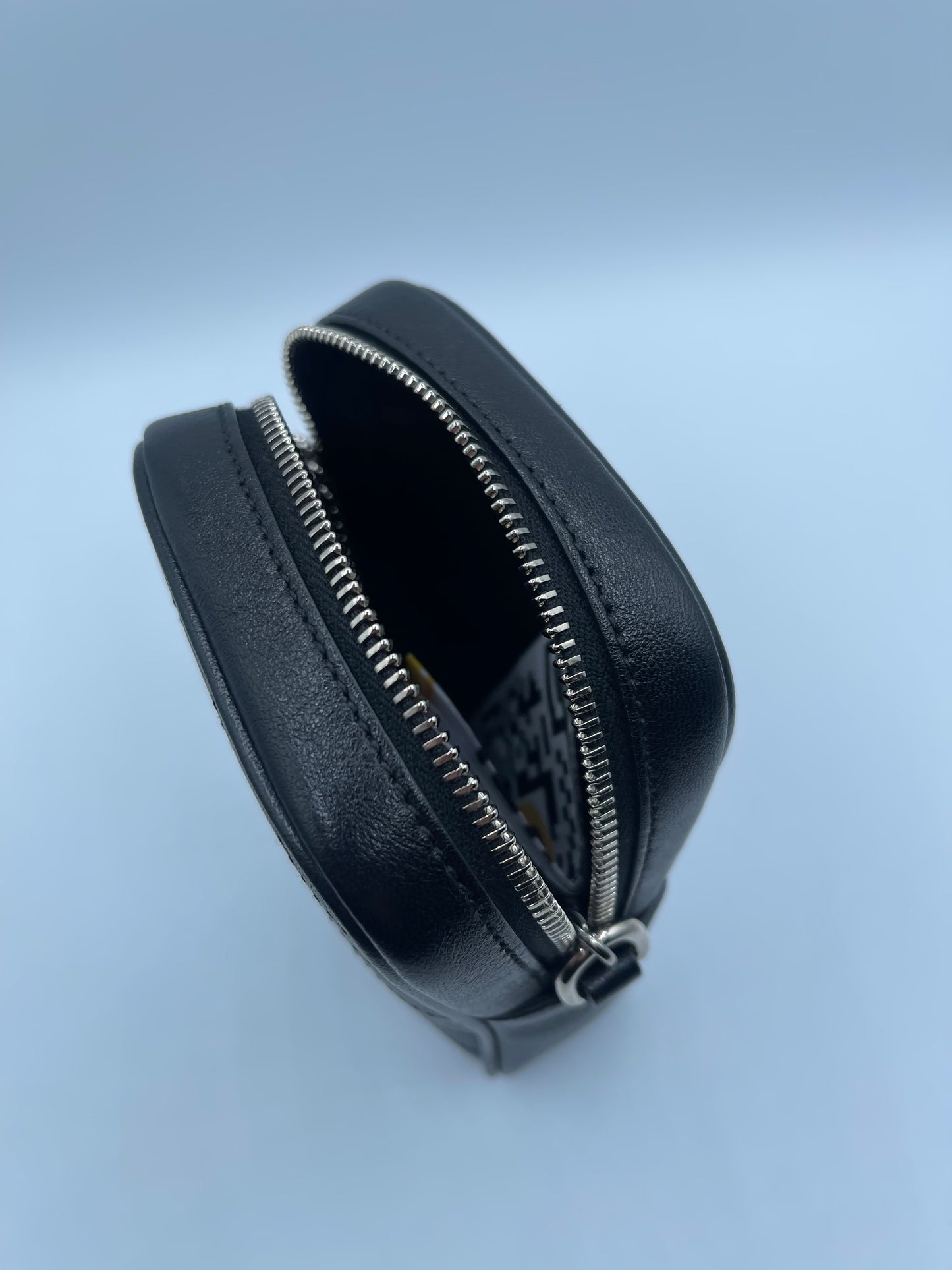 BLACK GUCCI PHONE HOLDER/CROSSBODY BAG