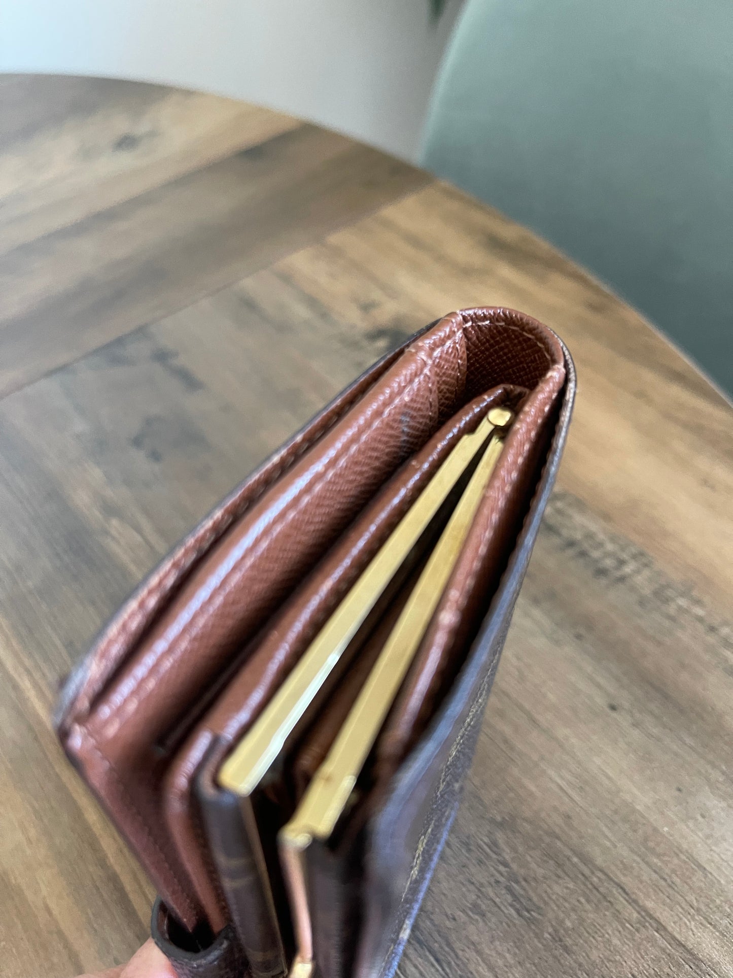 MONOGRAM LOUIS VUITTON KISSLOCK WALLET