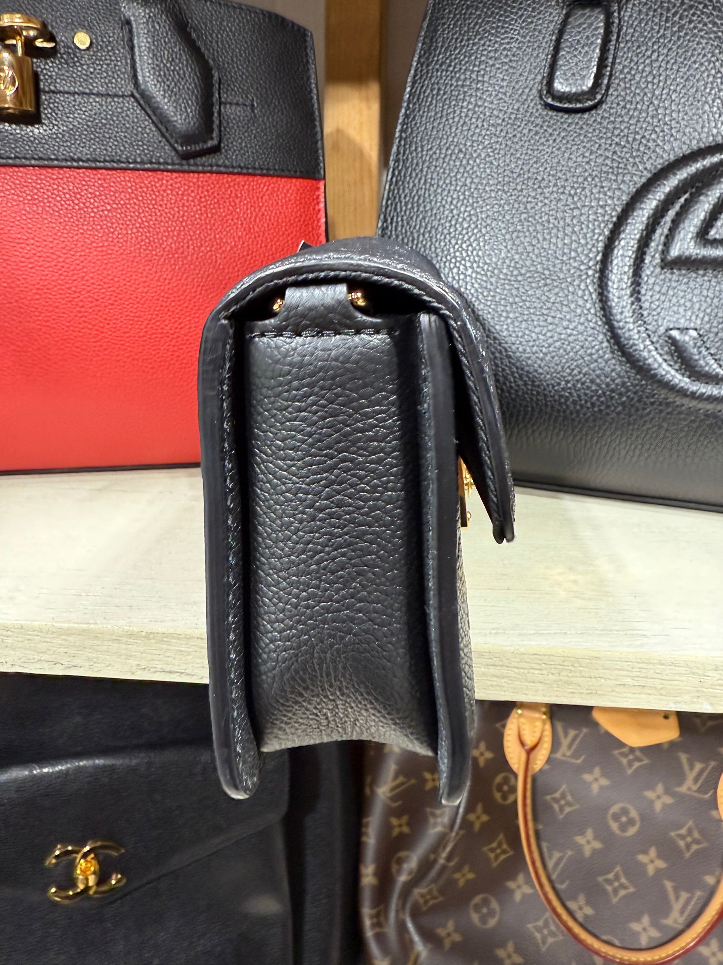 LOUIS VUITTON POCHETTE EAST WEST