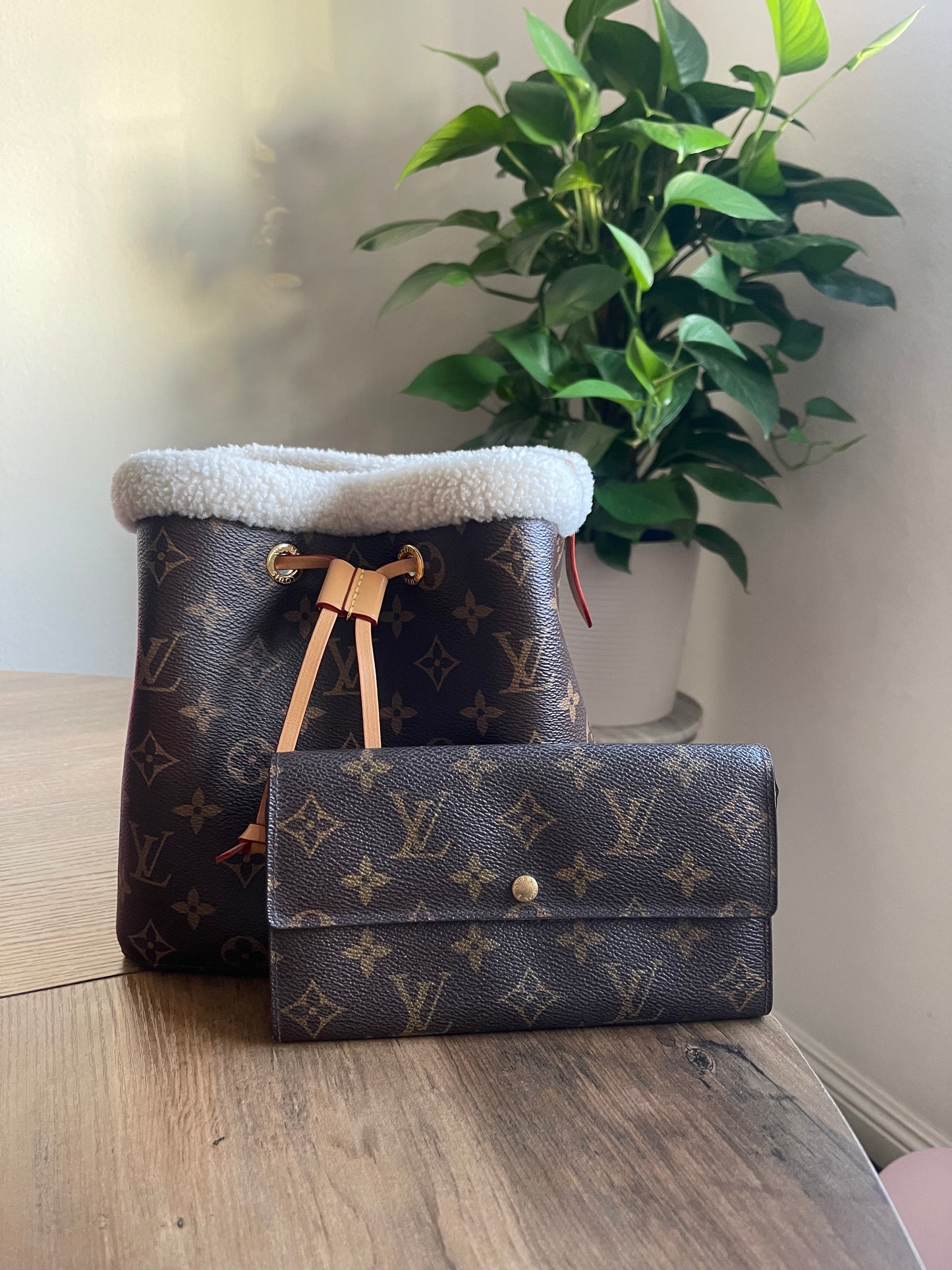 LOUIS VUITTON NEO NOE WITH GIFT