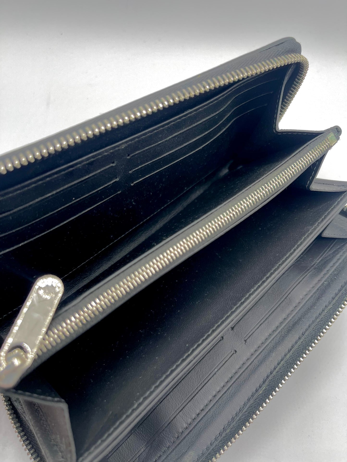 LOUIS VUITTON BLACK MAHINA ZIPPY WALLET