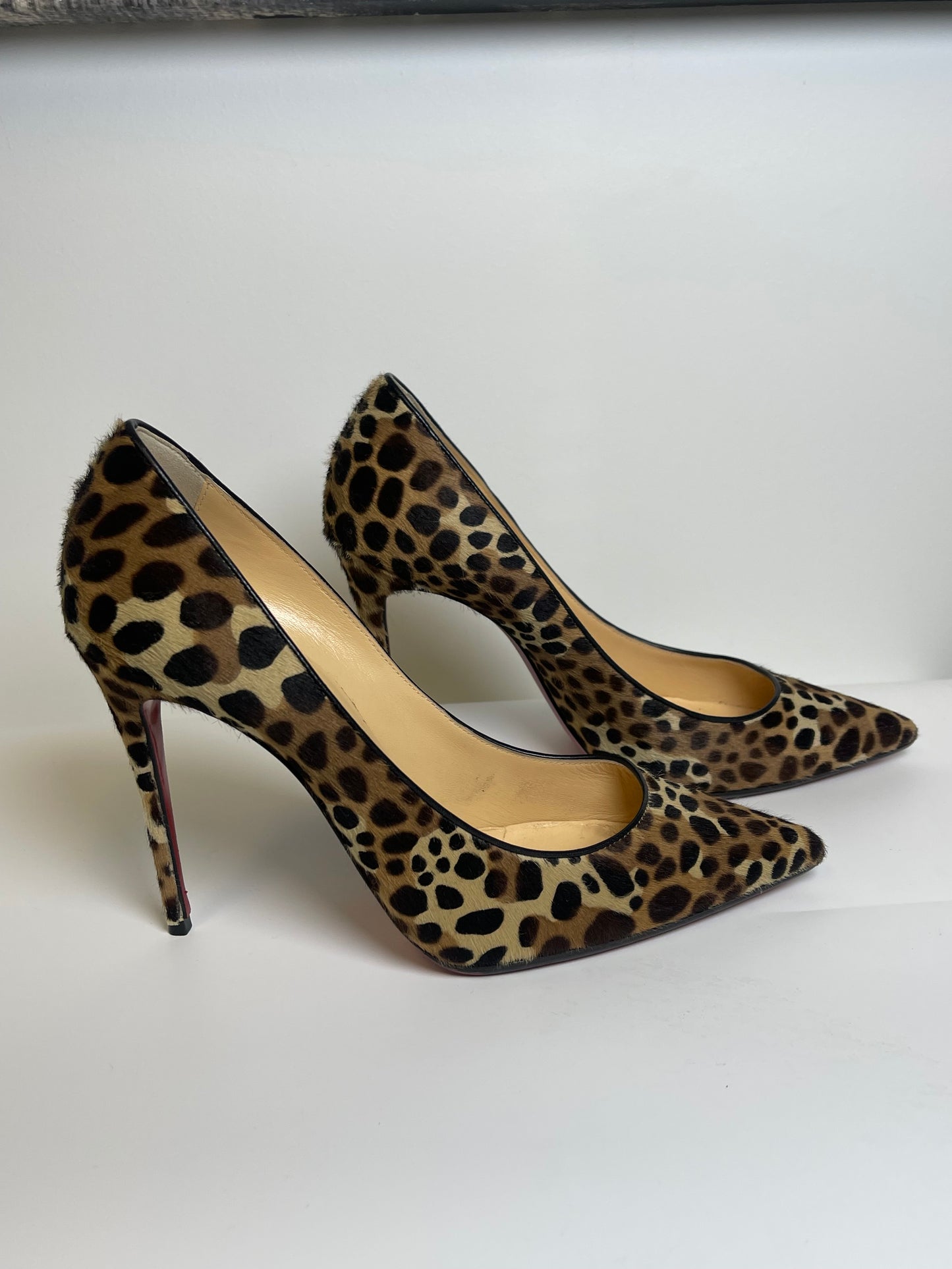 CHRISTIAN LOUBOUTIN SIZE 8.5 PUMPS CHEETAH PRINT