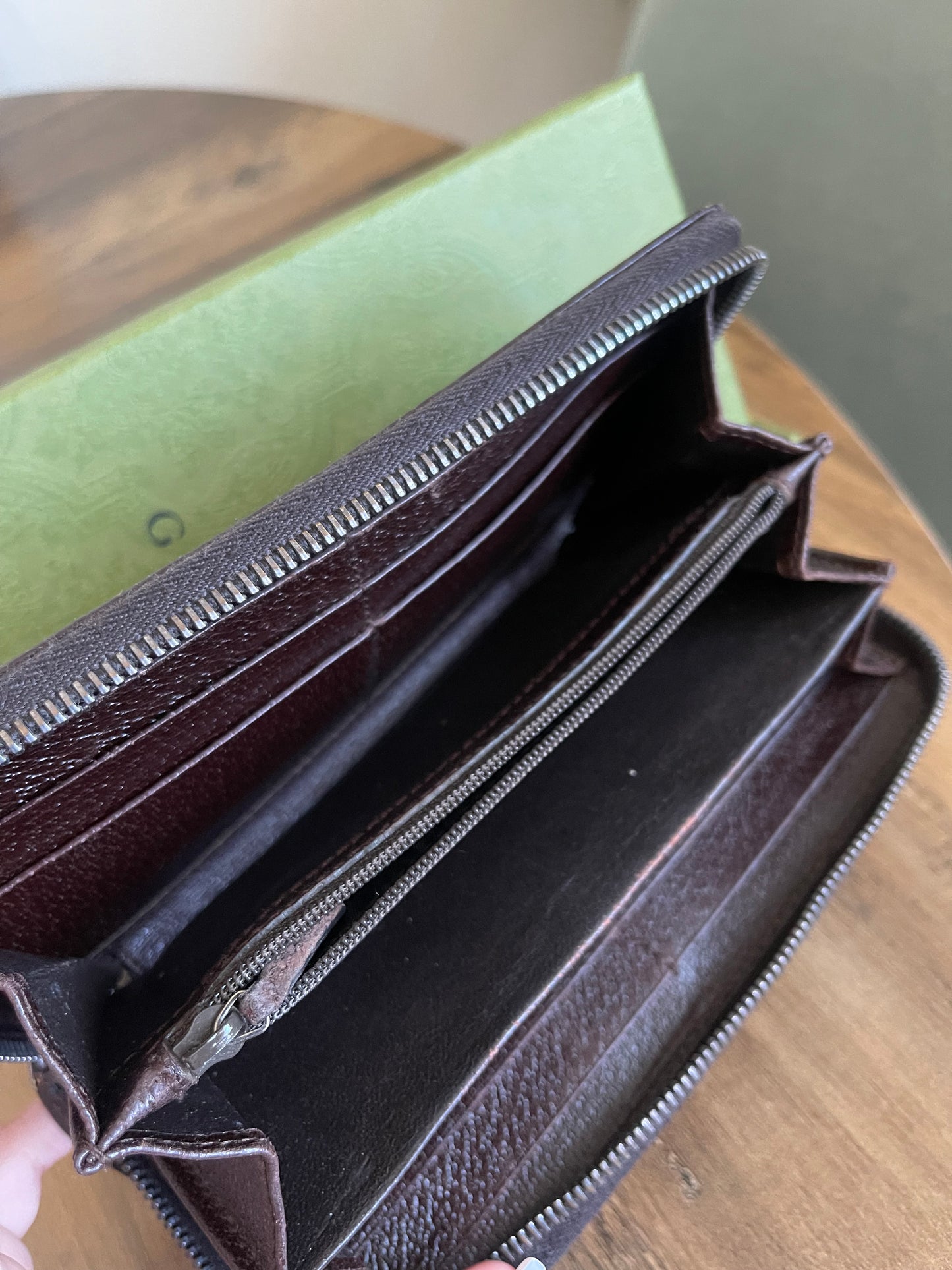 BROWN GUCCI ZIPPY WALLET